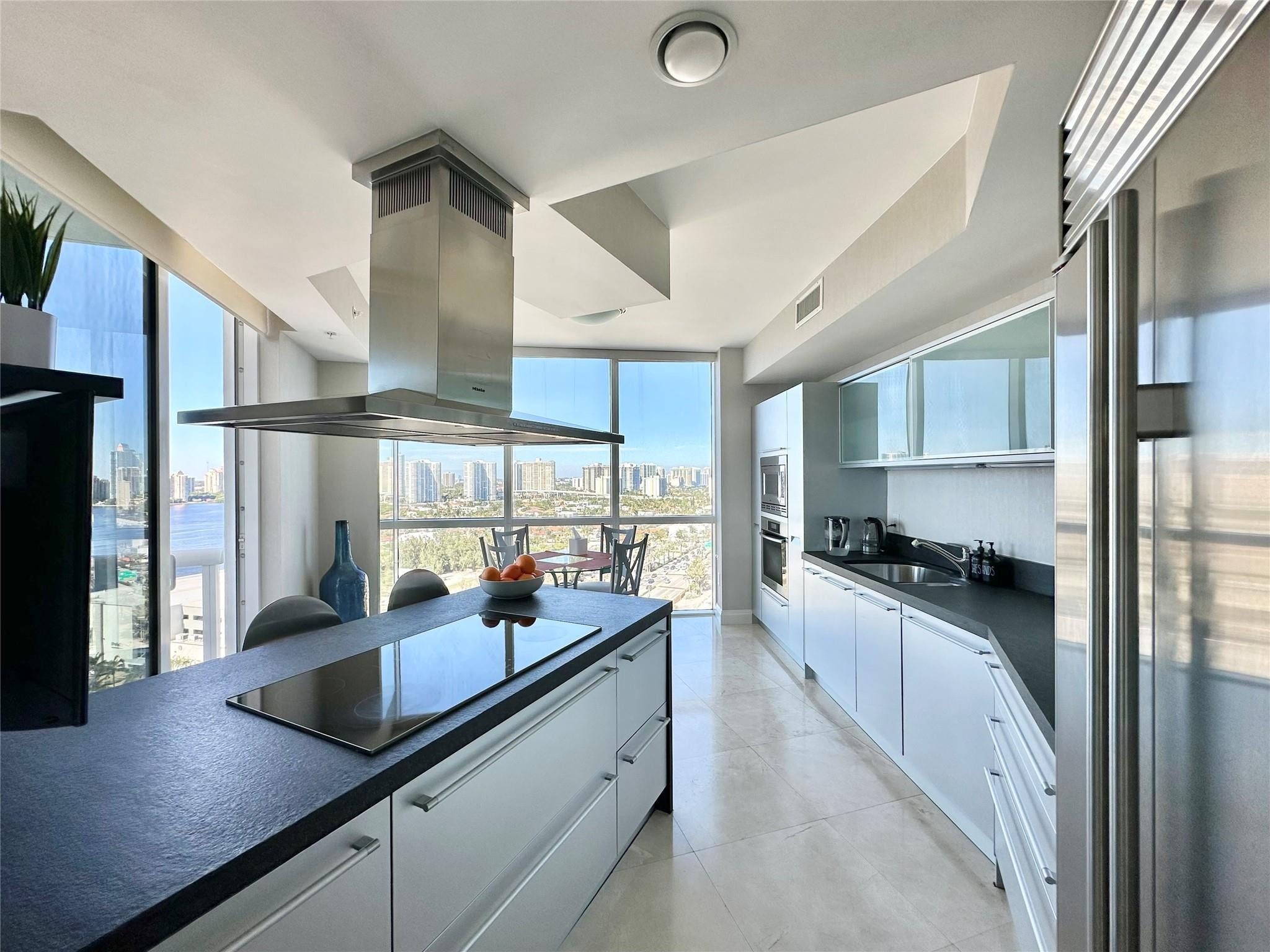 18201 Collins #1901 Sunny Isles Beach, FL 33160