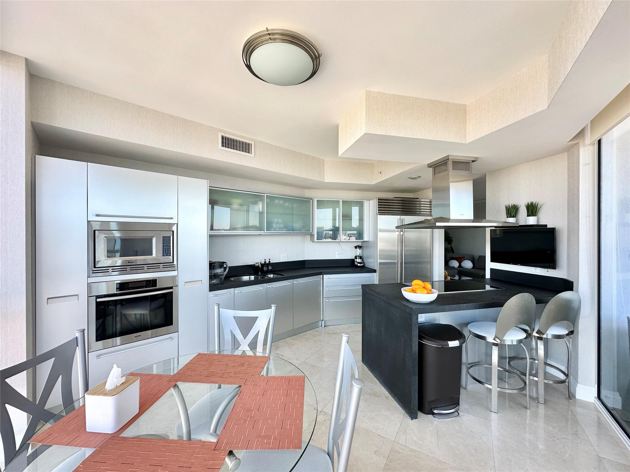 18201 Collins #1901 Sunny Isles Beach, FL 33160