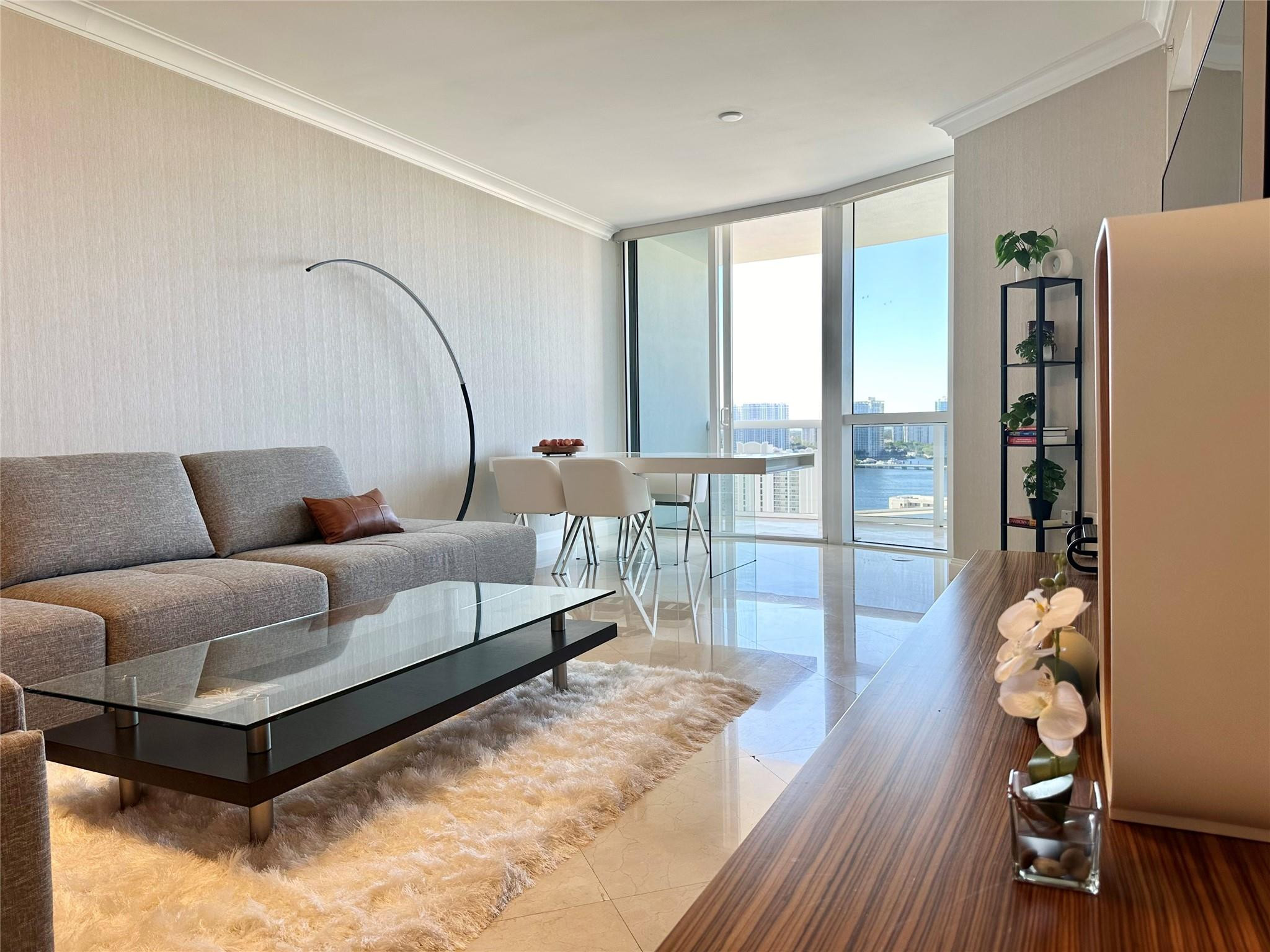 18201 Collins #1901 Sunny Isles Beach, FL 33160