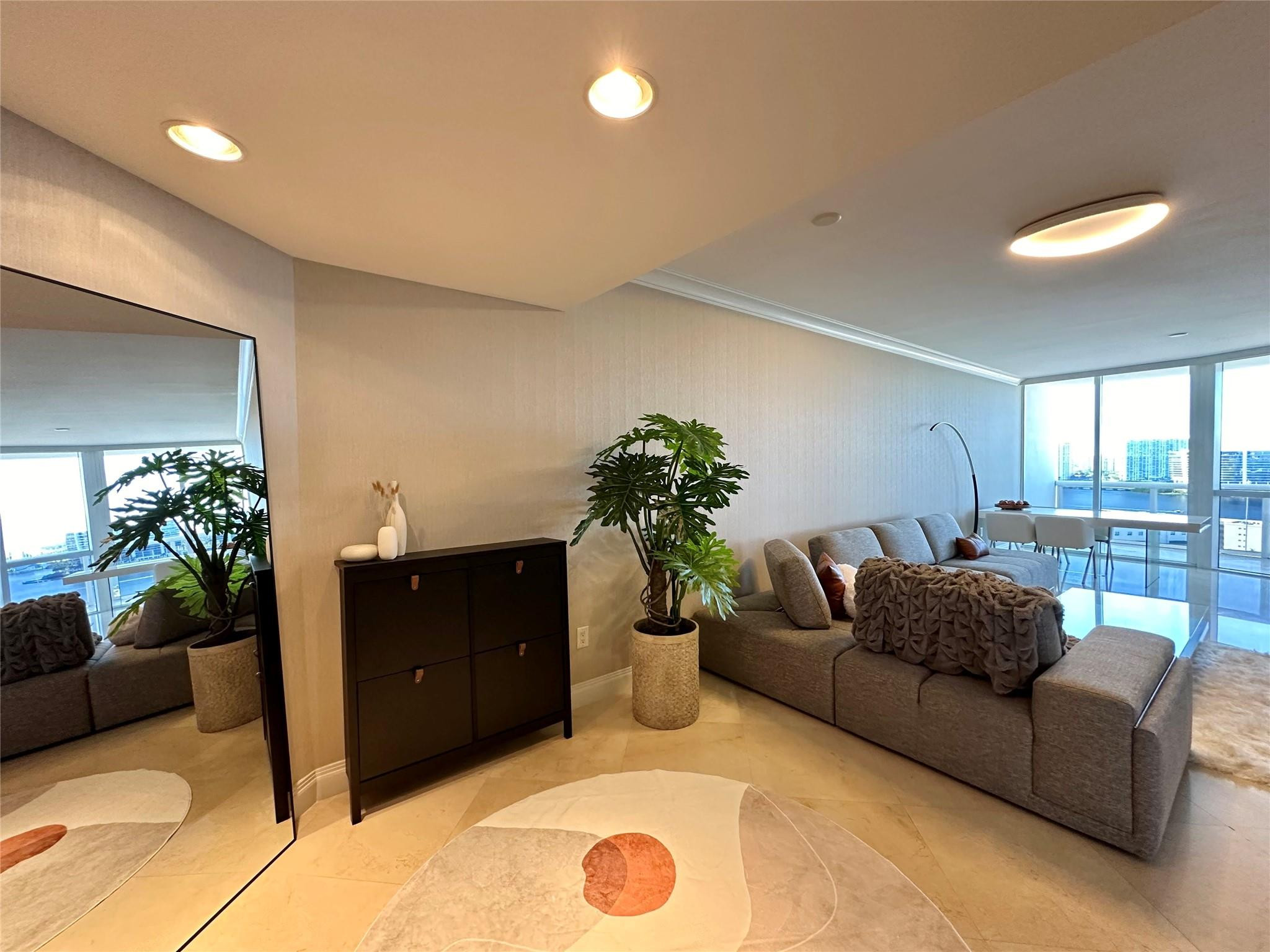 18201 Collins #1901 Sunny Isles Beach, FL 33160