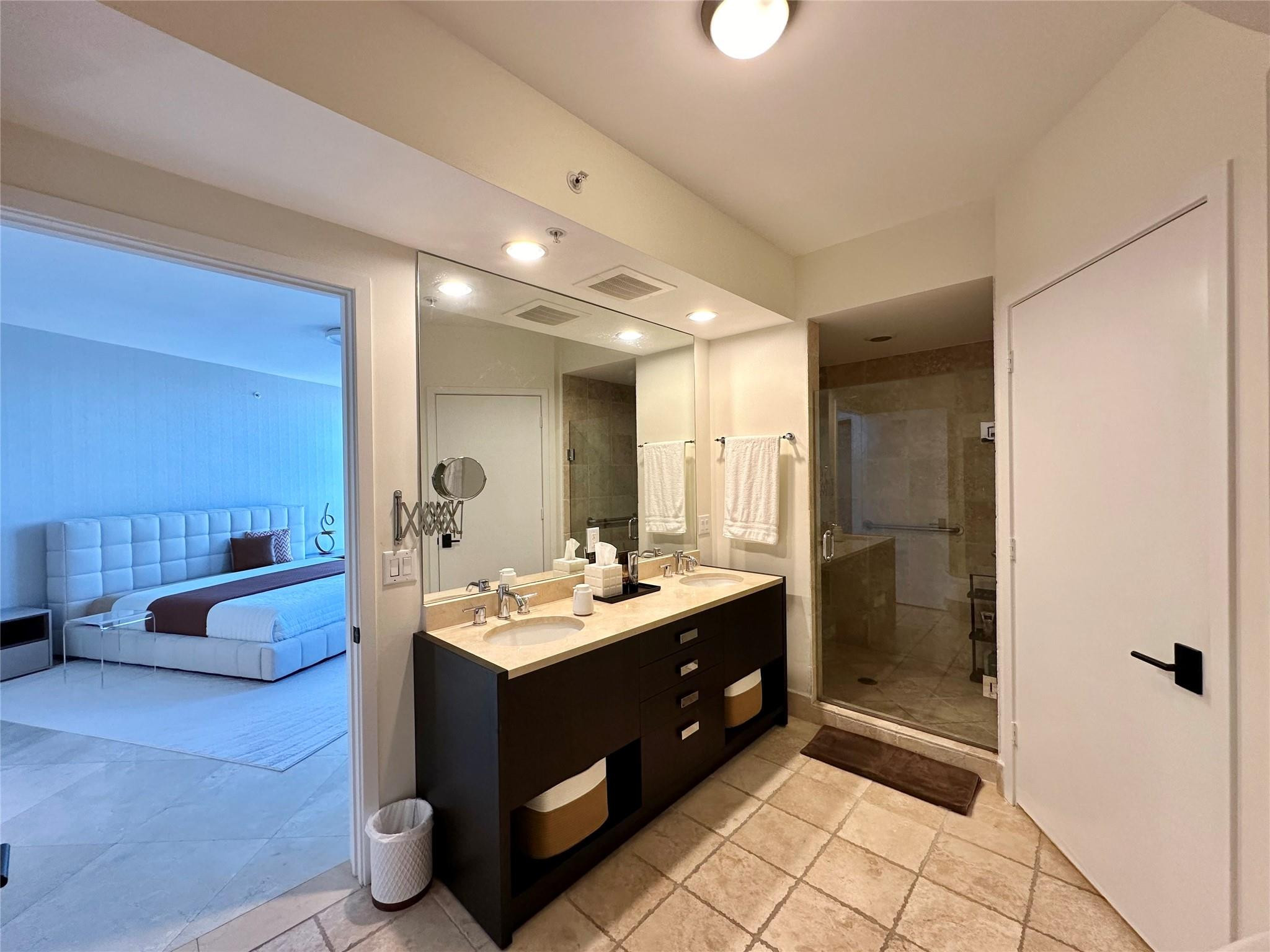 18201 Collins #1901 Sunny Isles Beach, FL 33160