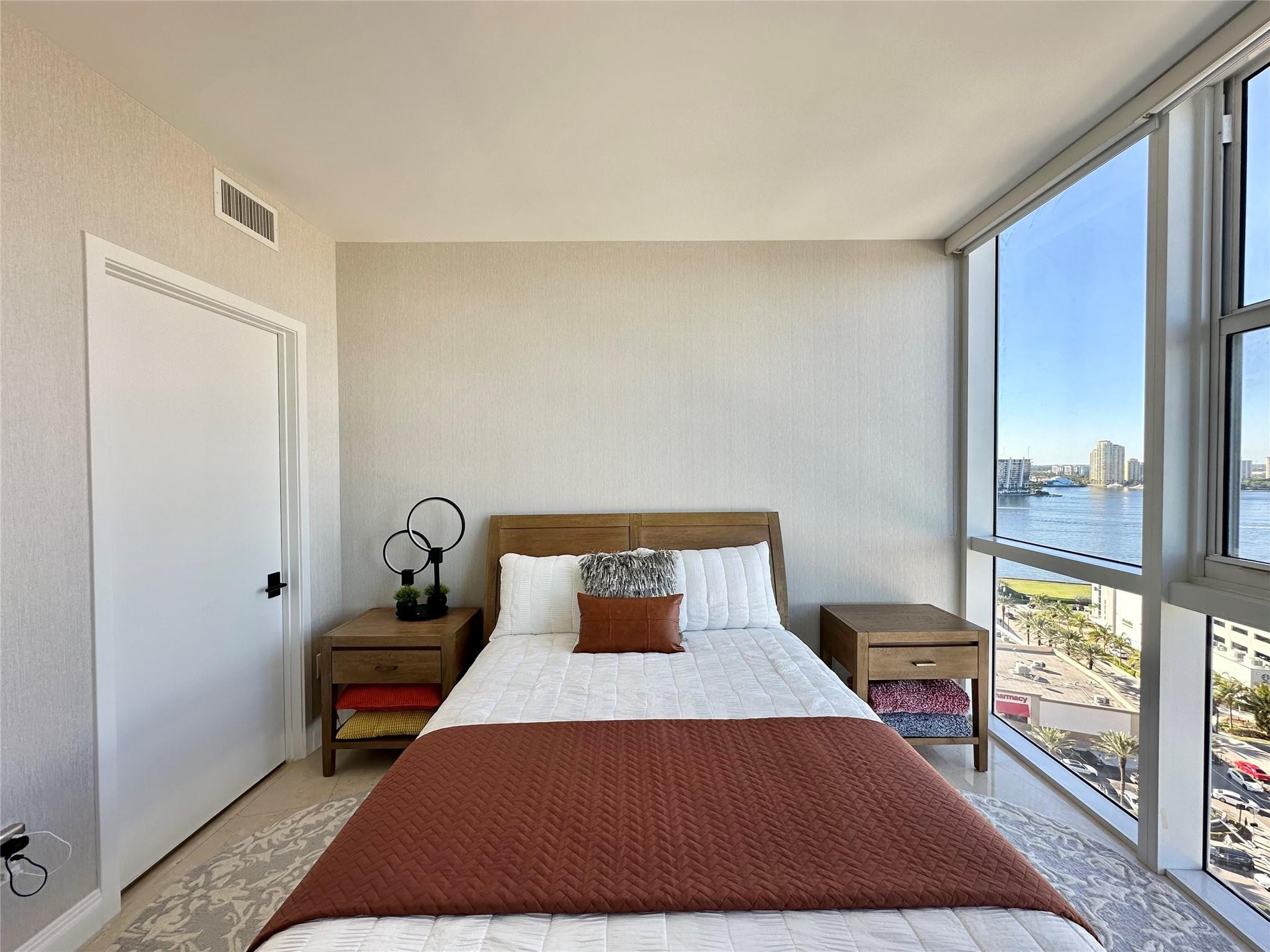 18201 Collins #1901 Sunny Isles Beach, FL 33160
