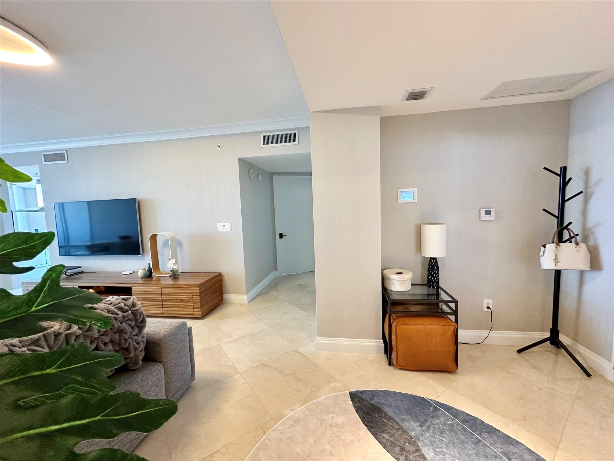 18201 Collins #1901 Sunny Isles Beach, FL 33160