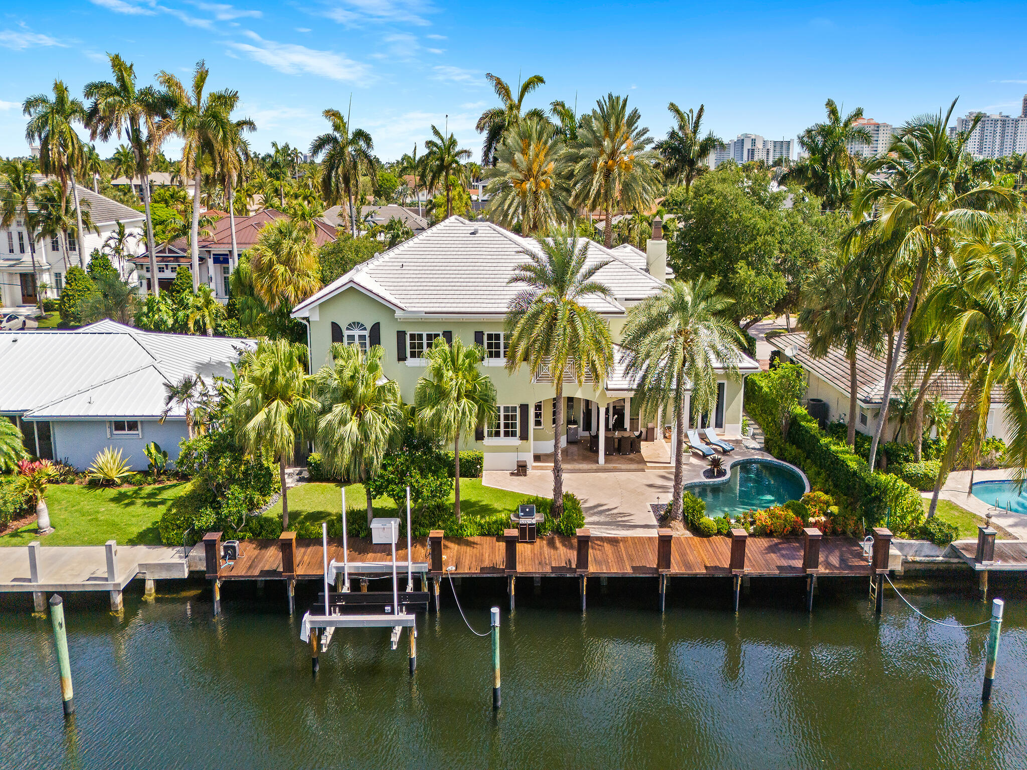 2856 NE 25th Fort Lauderdale, FL 33305