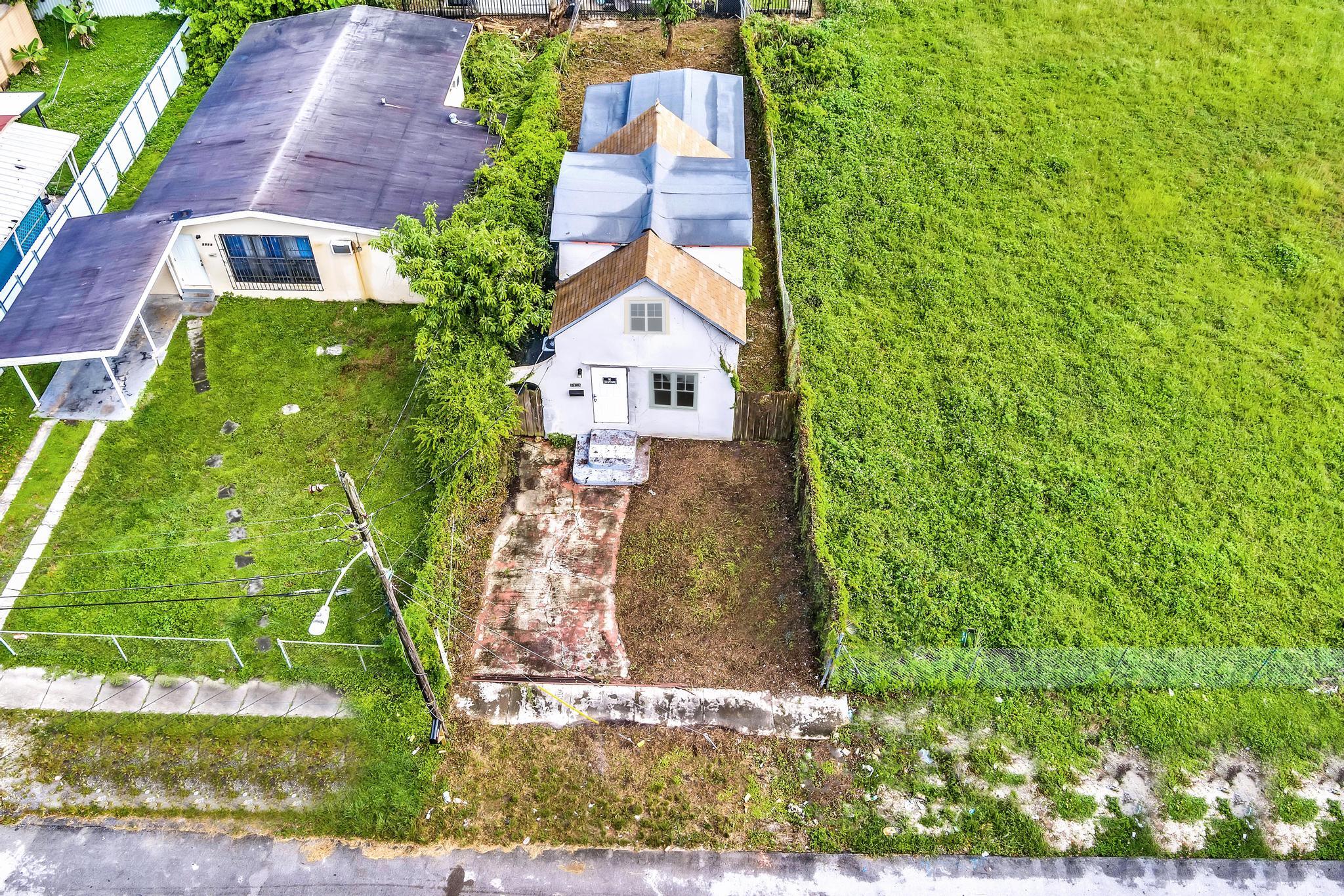 1713 NW 76th Miami, FL 33147