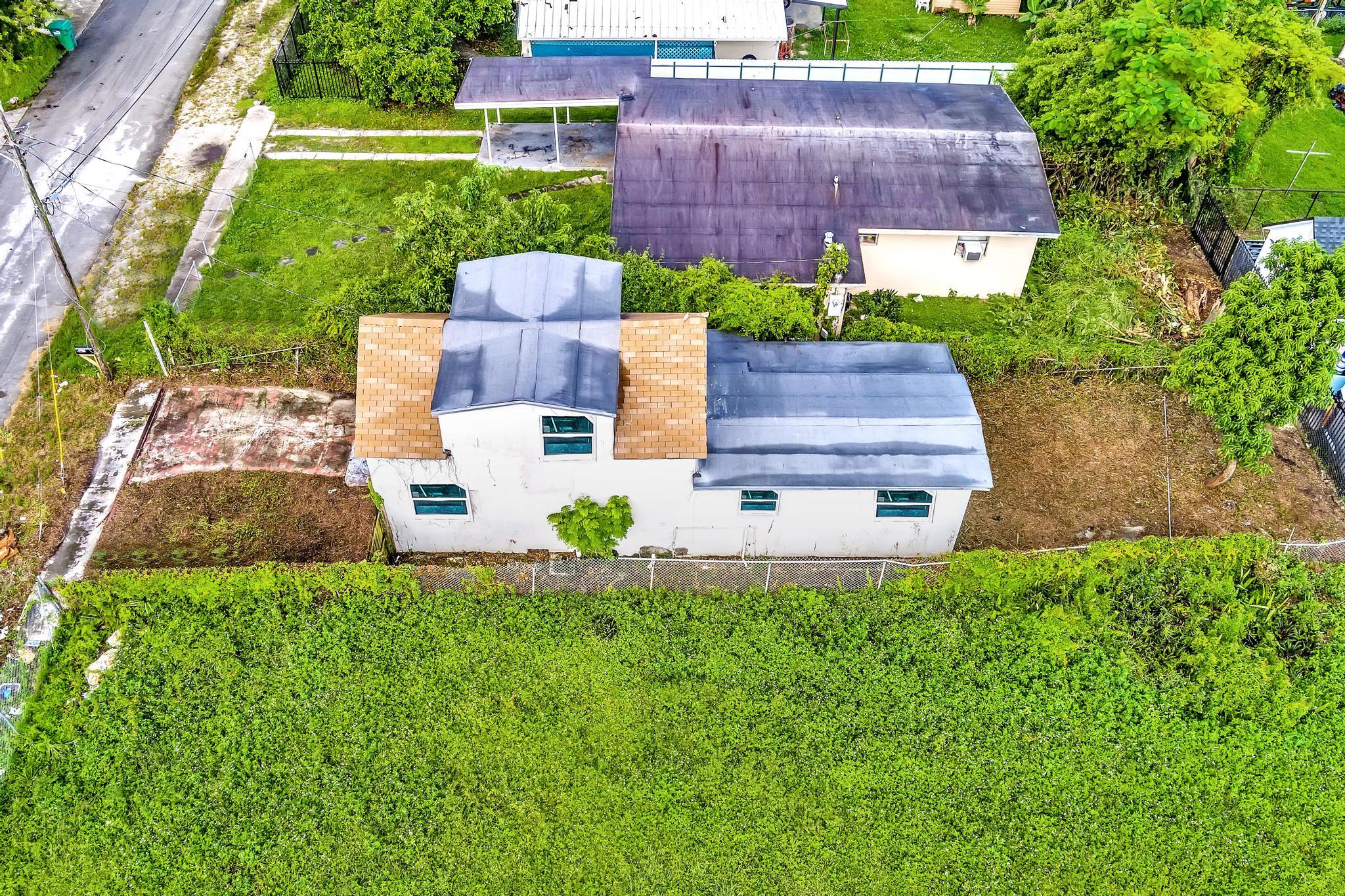 1713 NW 76th Miami, FL 33147