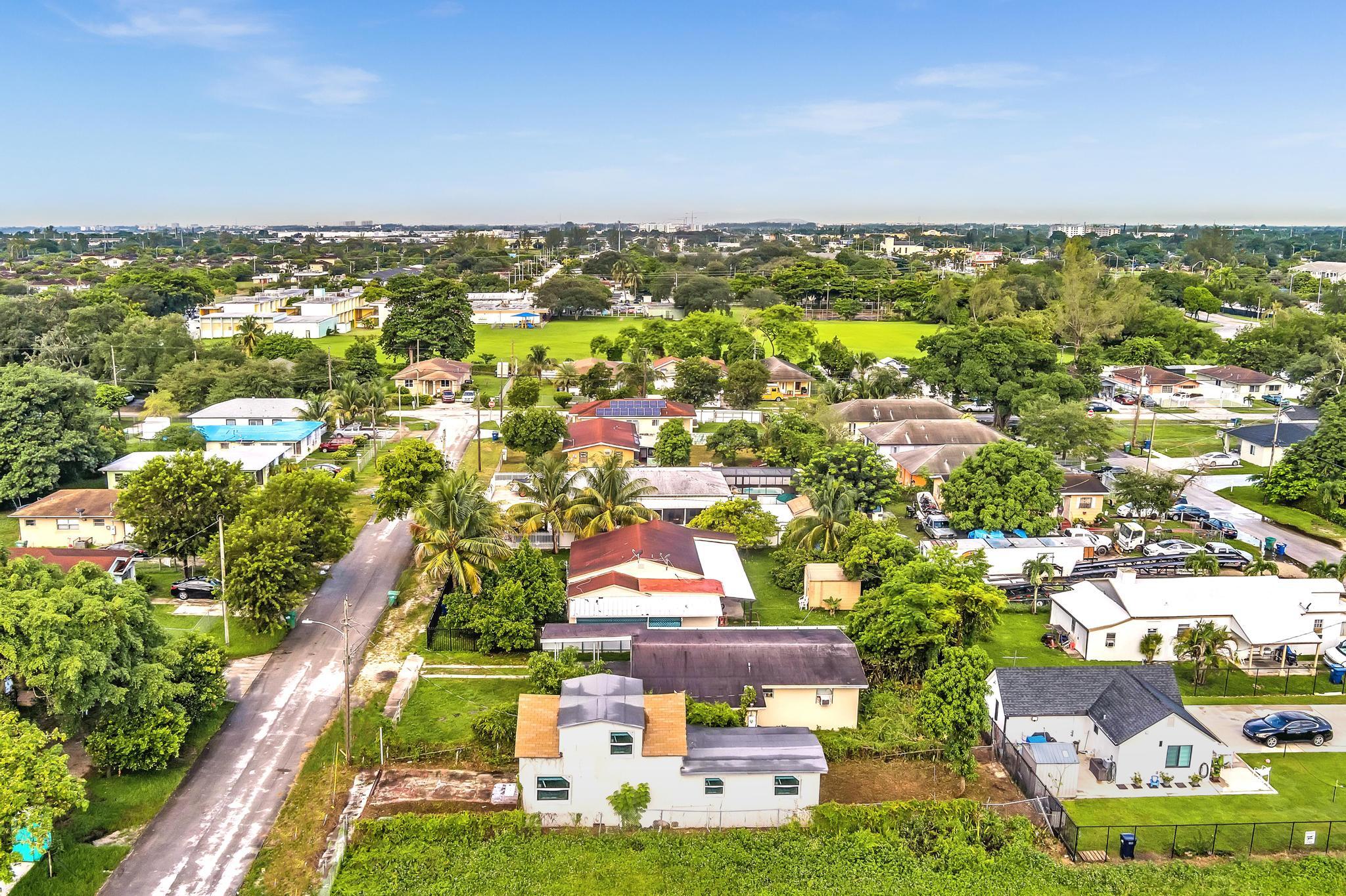 1713 NW 76th Miami, FL 33147