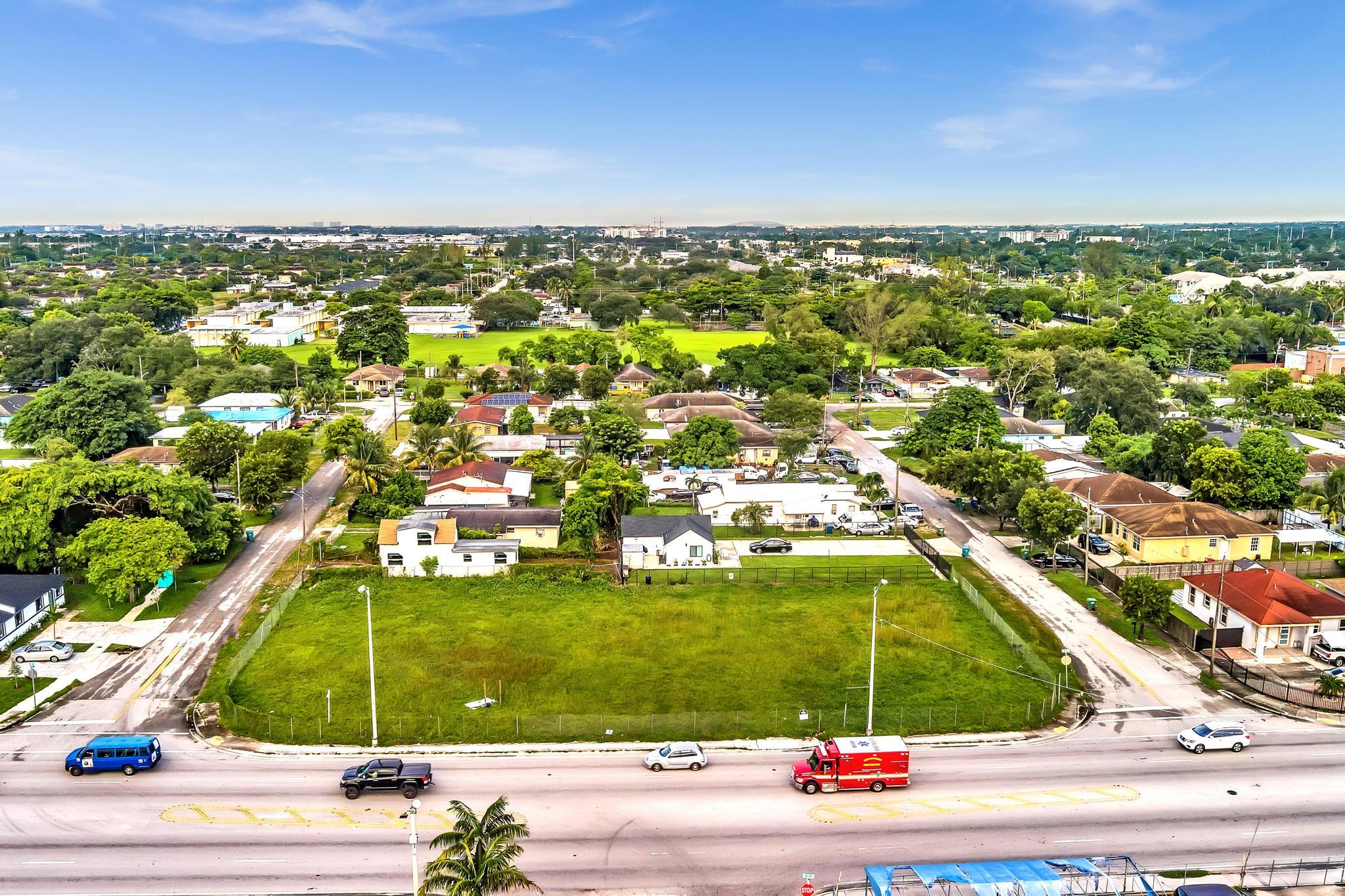 1713 NW 76th Miami, FL 33147