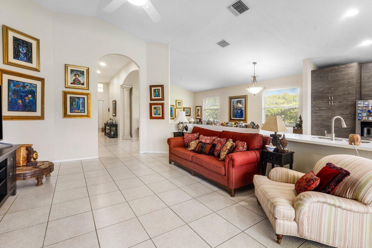 136 Hidden Holw Palm Beach Gardens, FL 33418