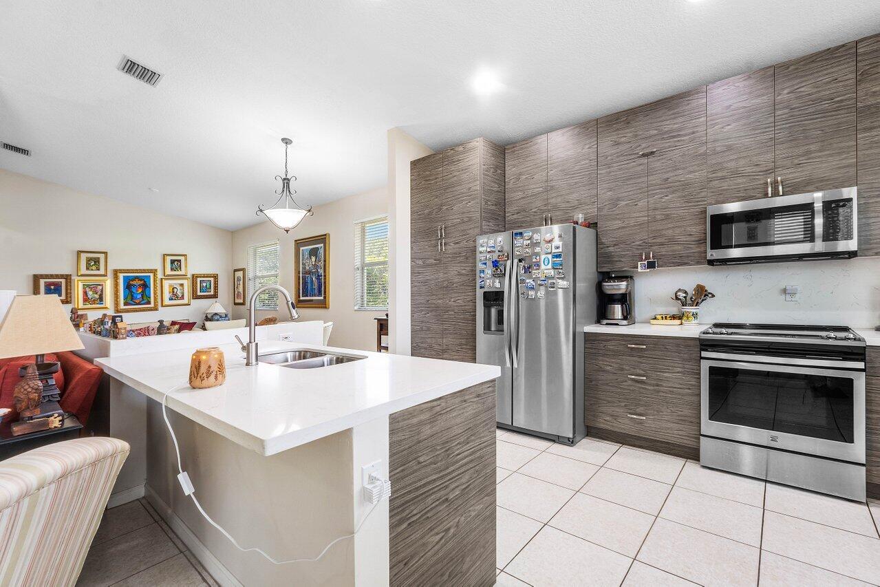 136 Hidden Holw Palm Beach Gardens, FL 33418