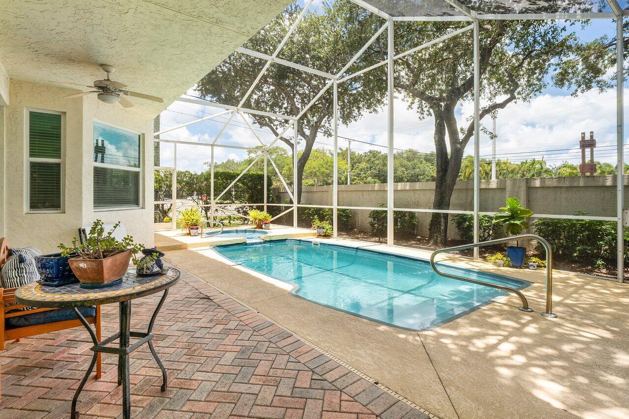 136 Hidden Holw Palm Beach Gardens, FL 33418