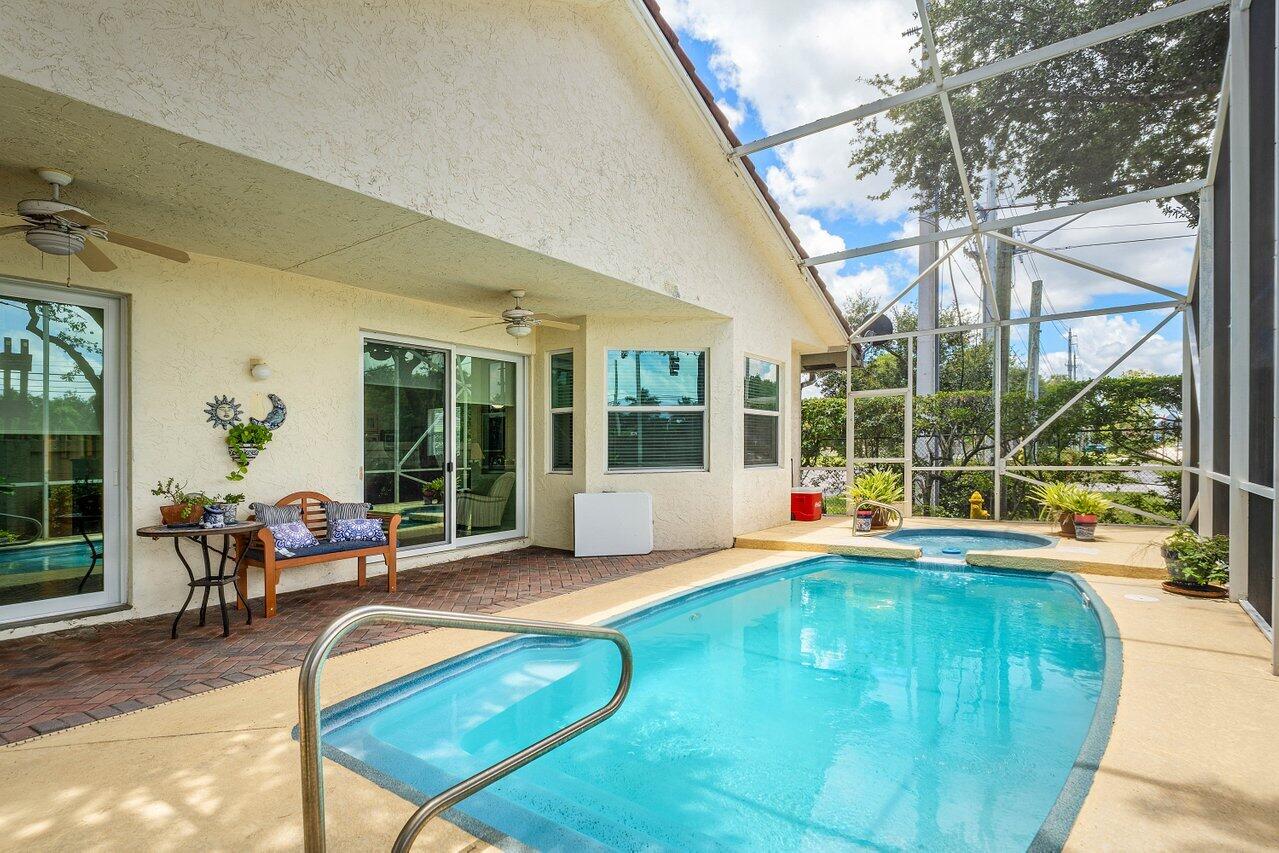 136 Hidden Holw Palm Beach Gardens, FL 33418