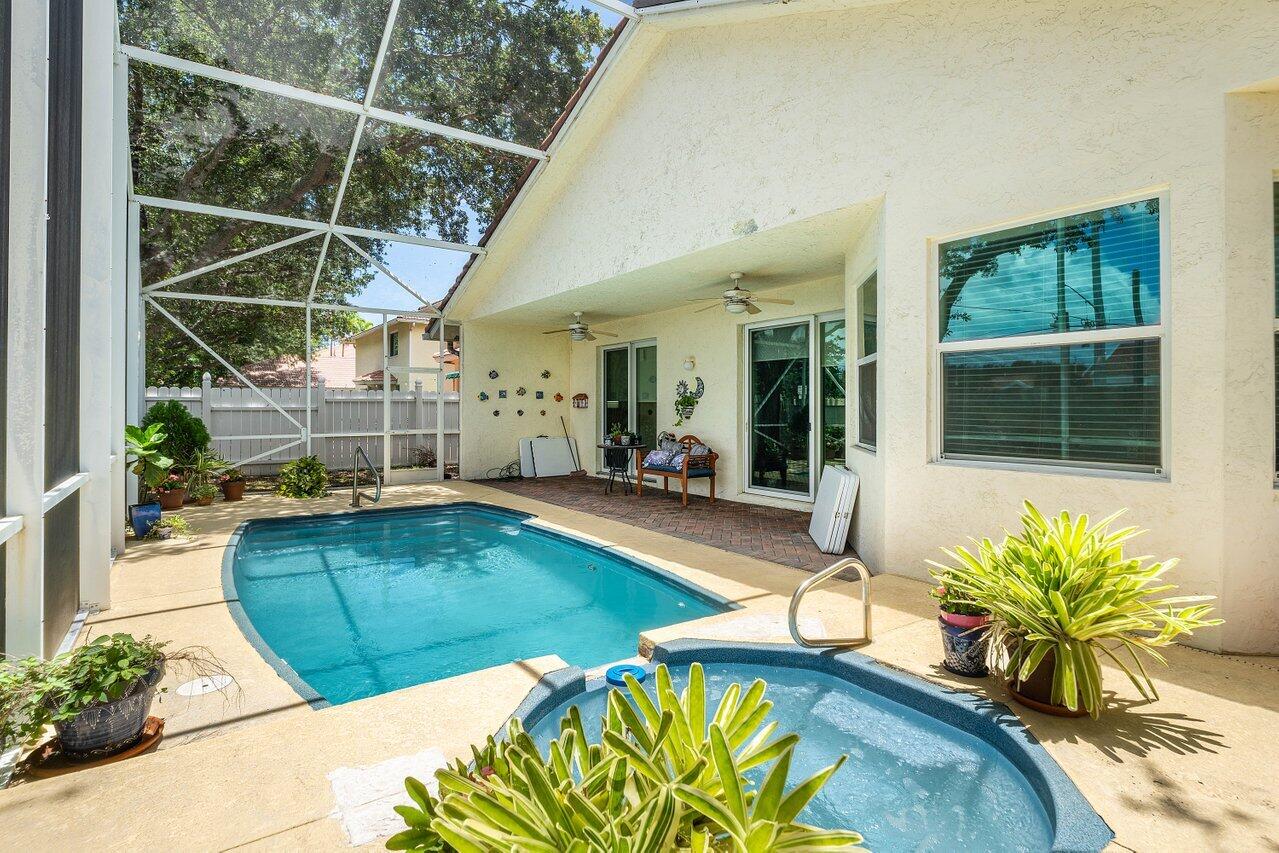 136 Hidden Holw Palm Beach Gardens, FL 33418