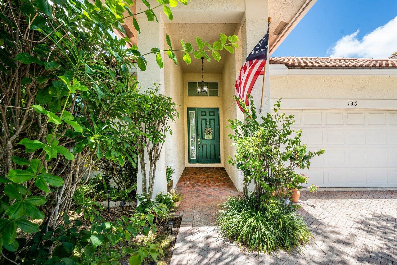 136 Hidden Holw Palm Beach Gardens, FL 33418
