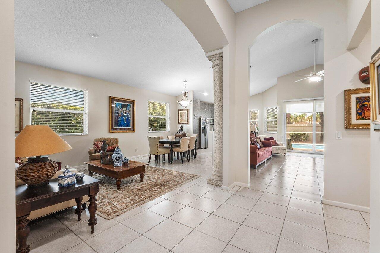 136 Hidden Holw Palm Beach Gardens, FL 33418