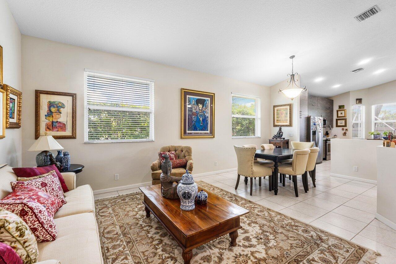 136 Hidden Holw Palm Beach Gardens, FL 33418
