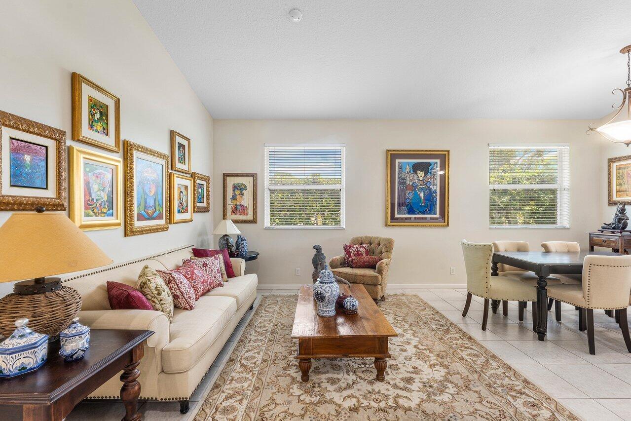 136 Hidden Holw Palm Beach Gardens, FL 33418