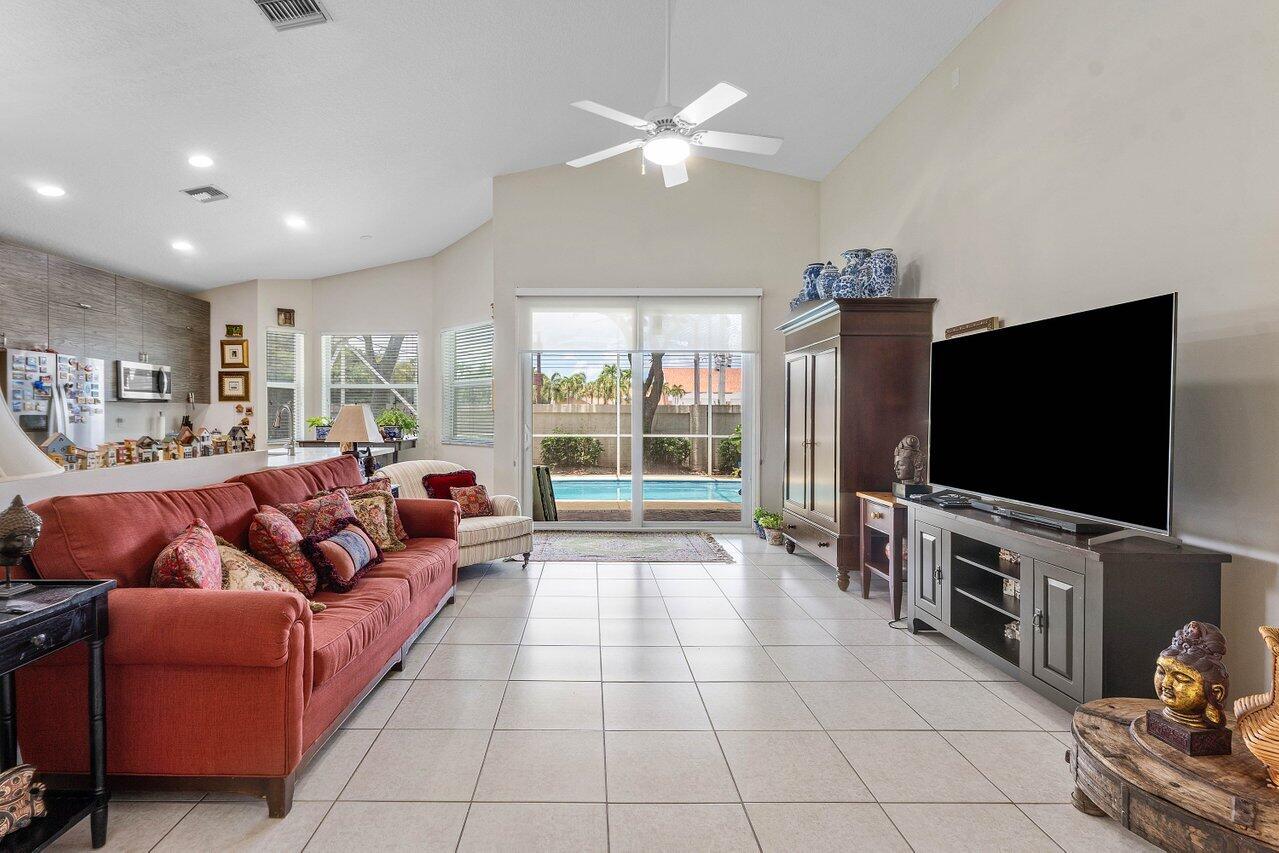 136 Hidden Holw Palm Beach Gardens, FL 33418