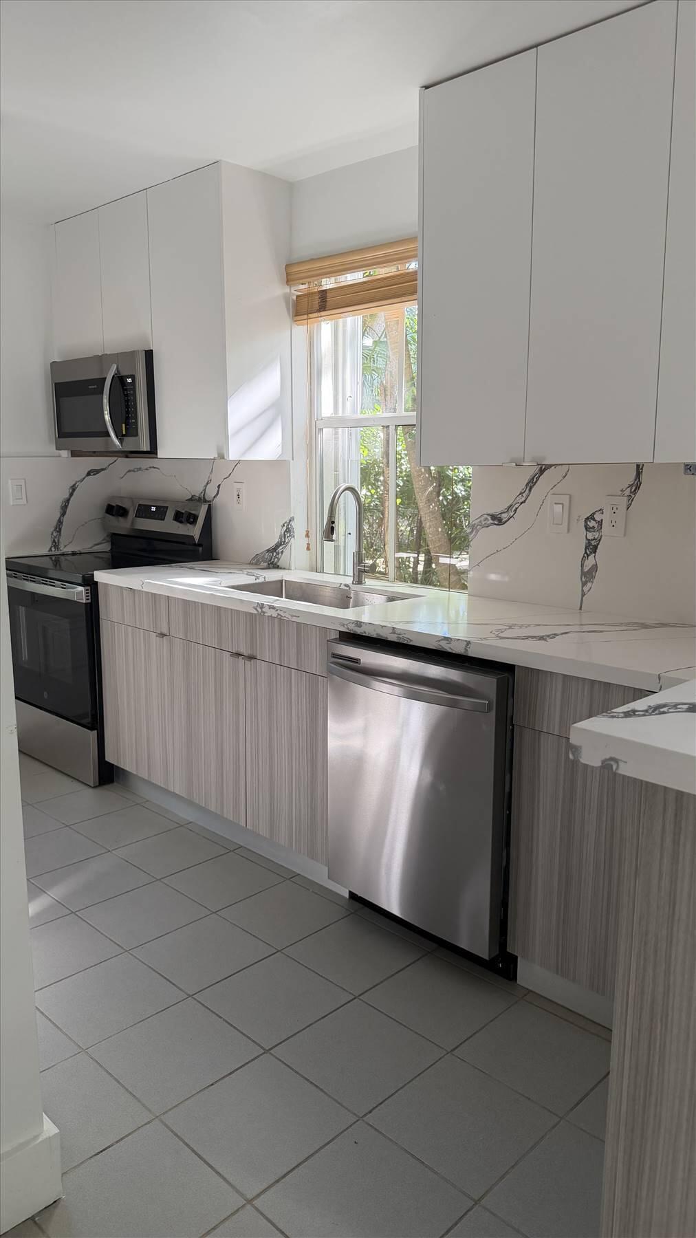 3611 SW 37th #19 Coconut Grove, FL 33133