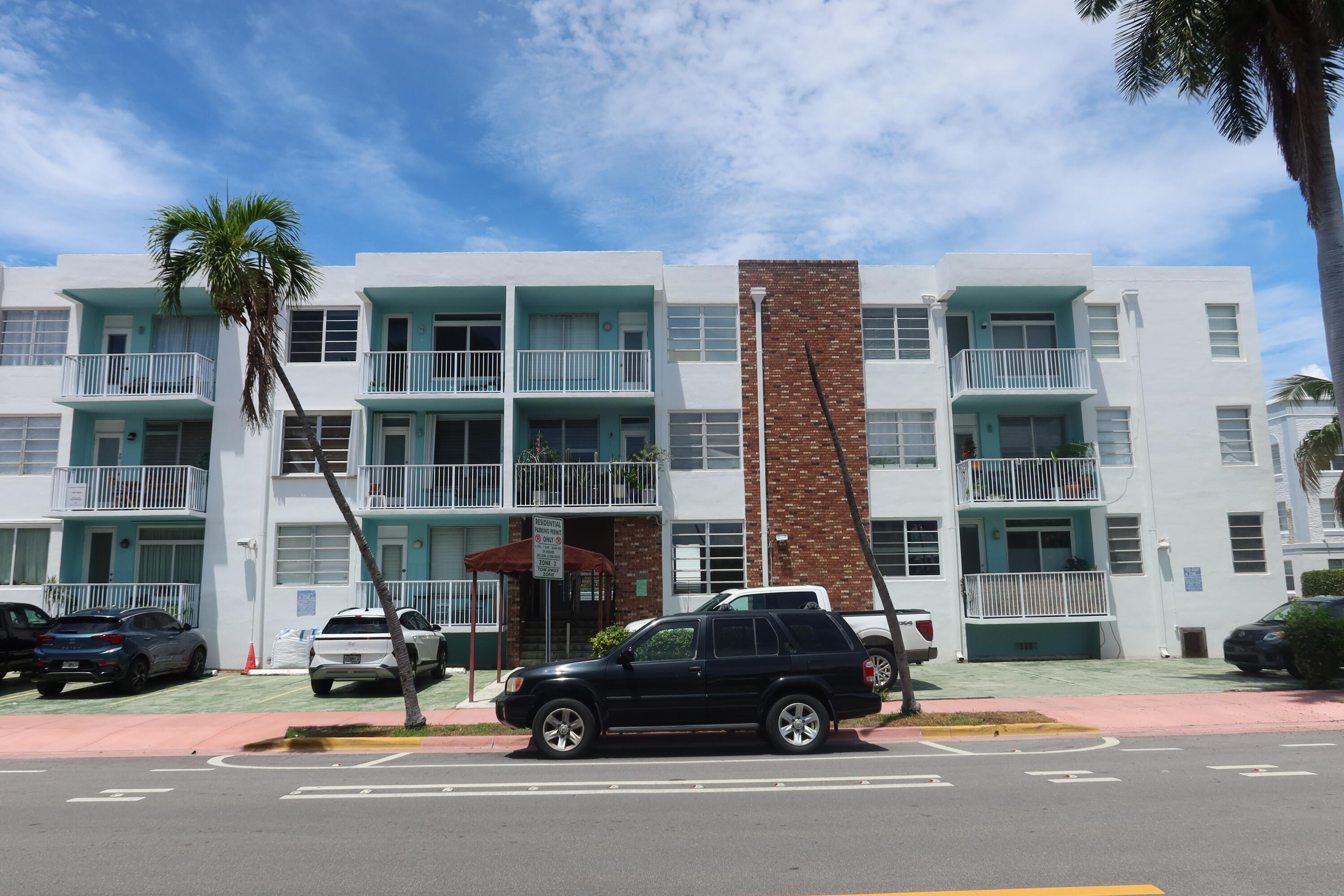 1150 Euclid #109