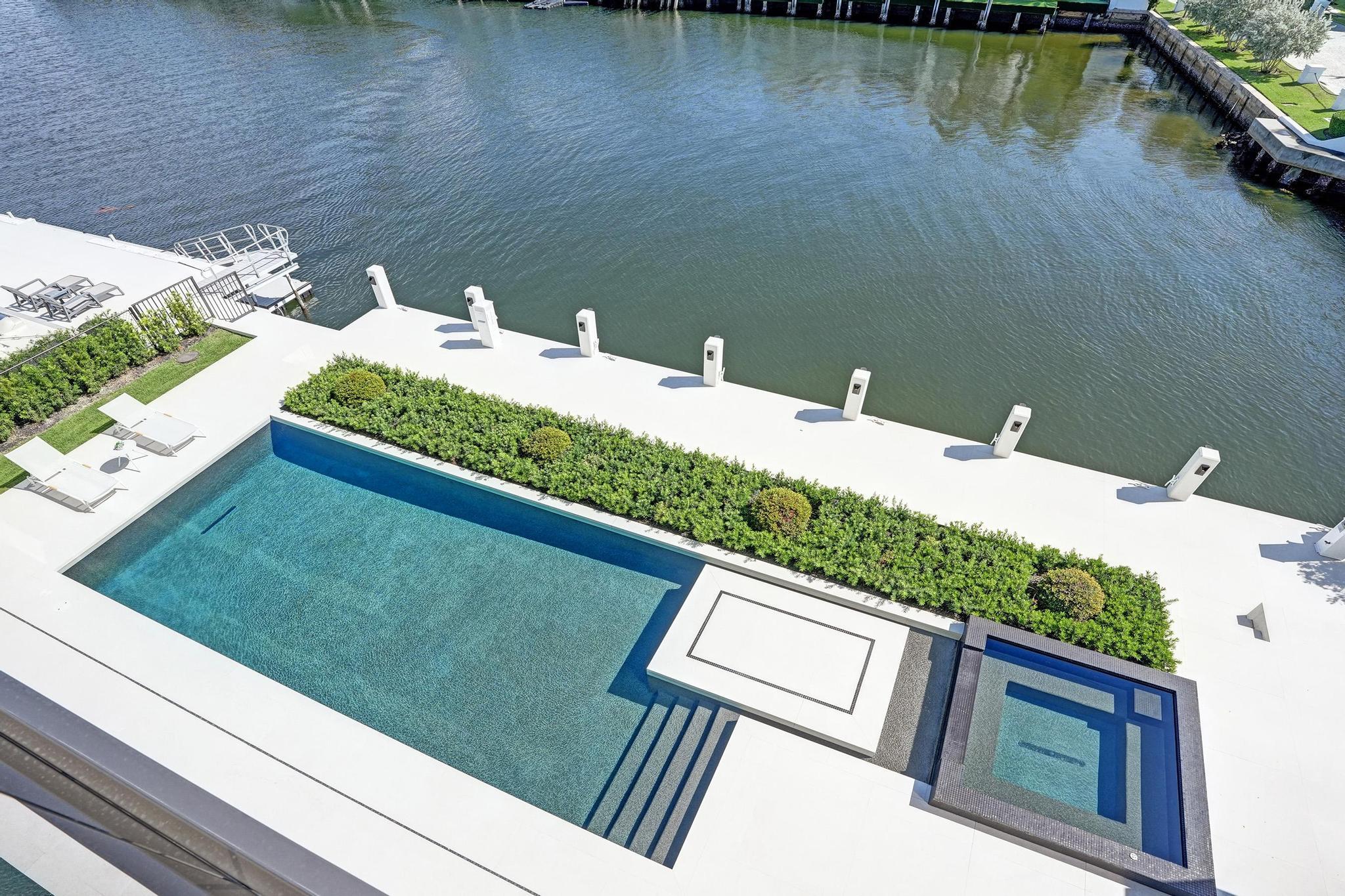23 Isla Bahia Fort Lauderdale, FL 33316