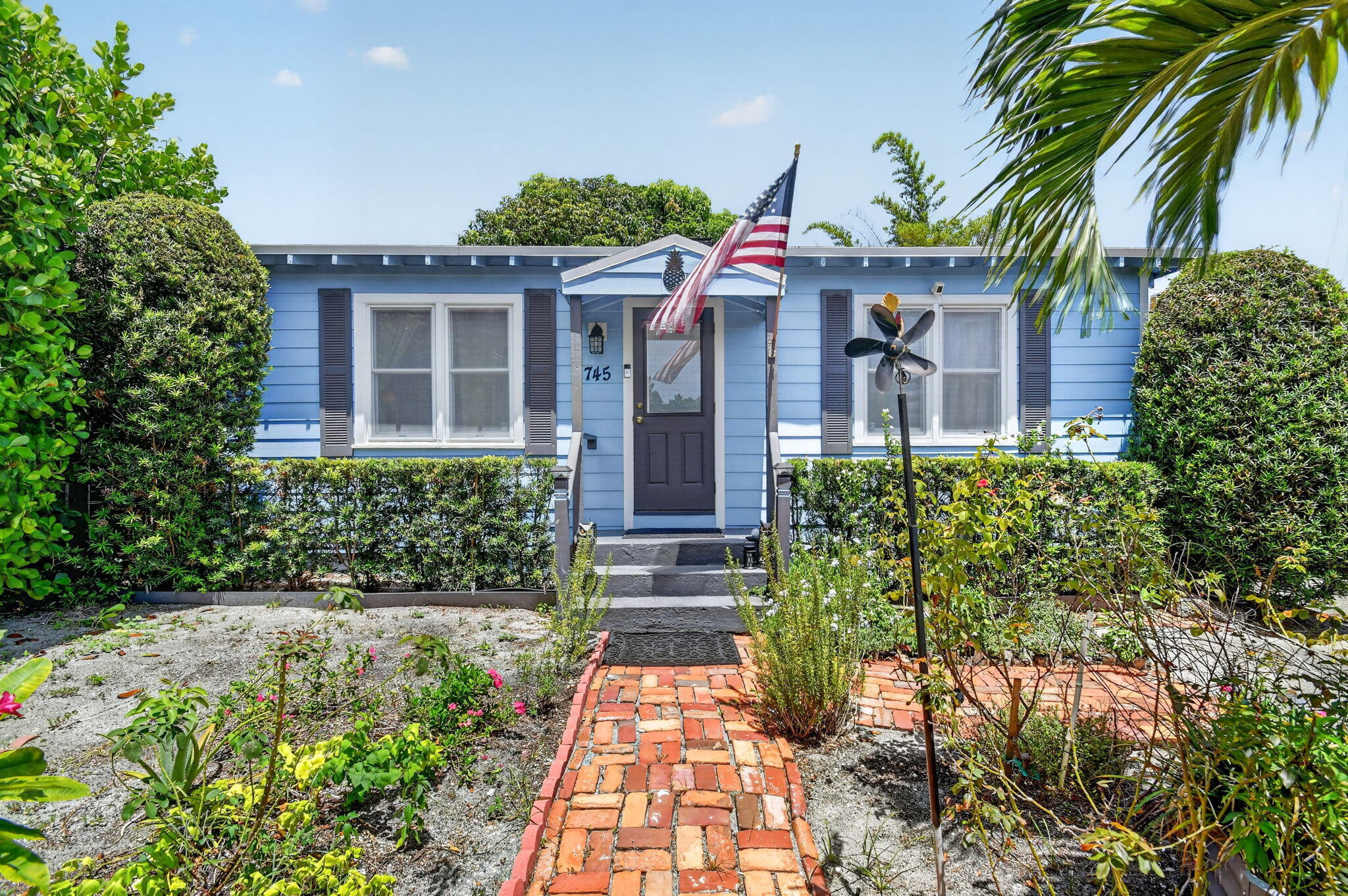 745 Talladega St