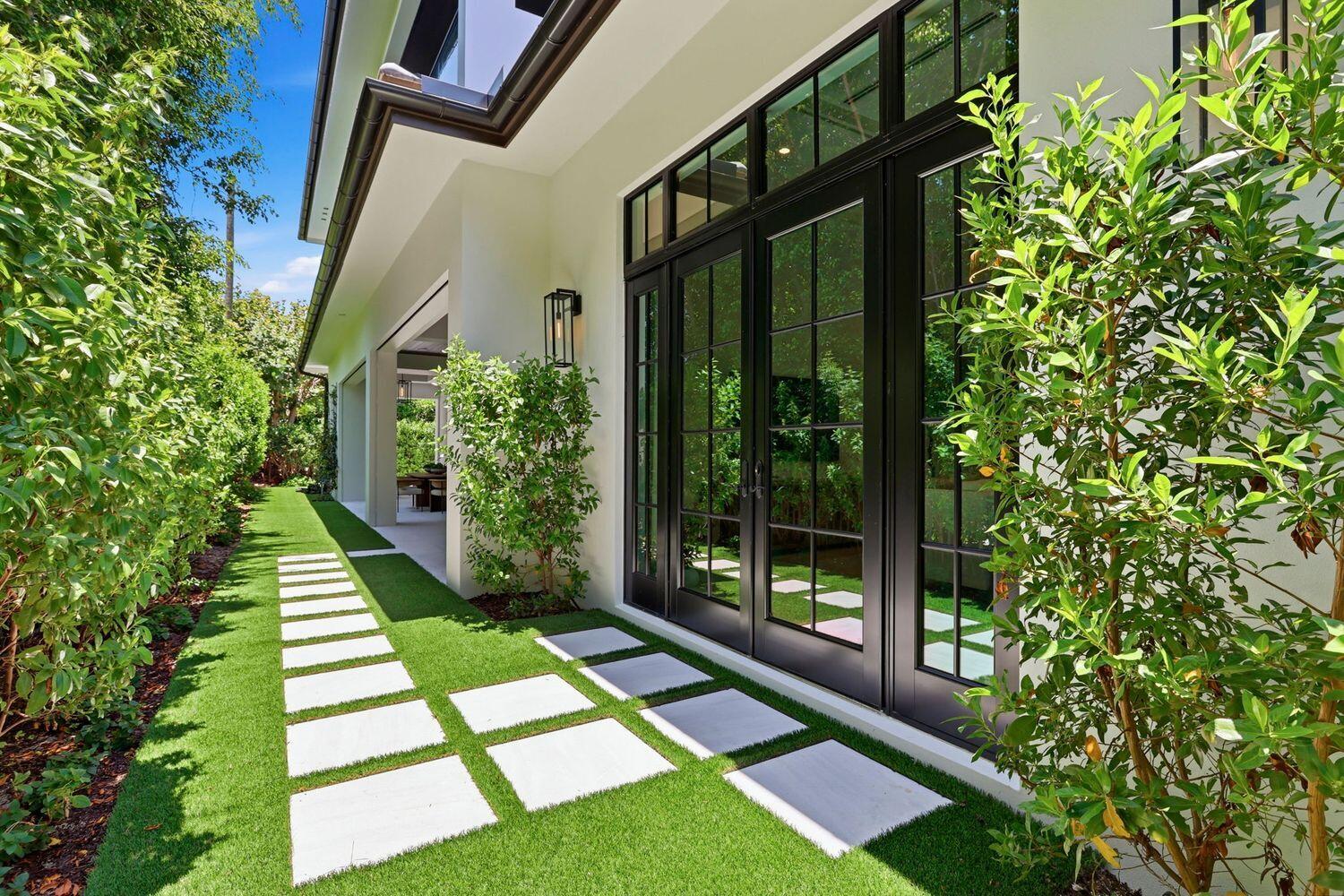 232 Linda Ln West Palm Beach, FL 33405
