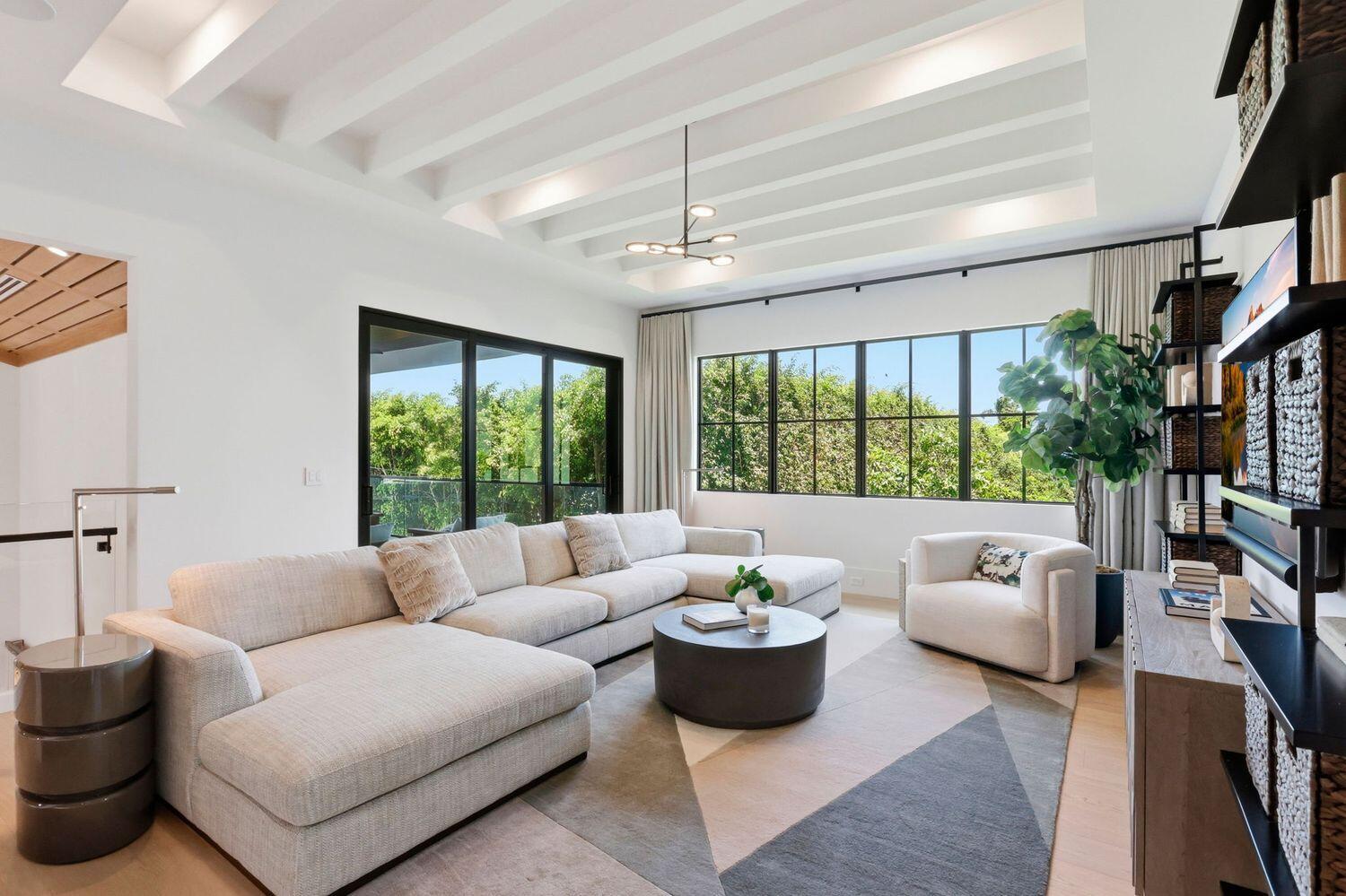 232 Linda Ln West Palm Beach, FL 33405