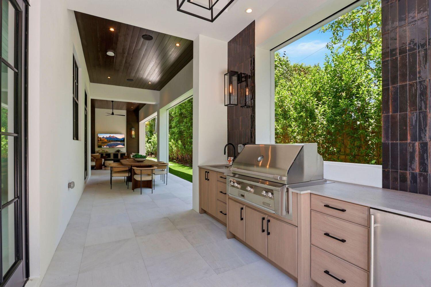 232 Linda Ln West Palm Beach, FL 33405