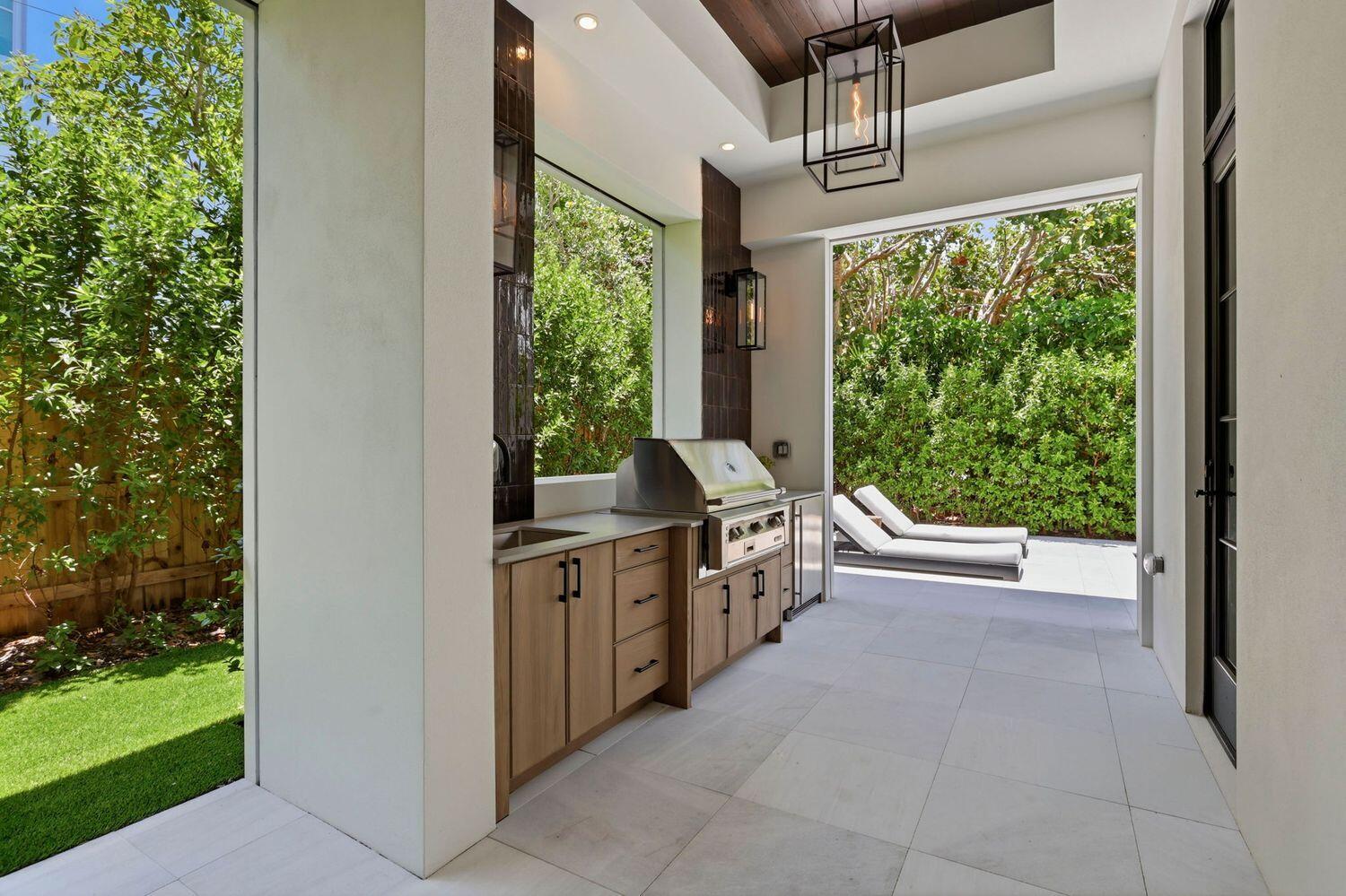 232 Linda Ln West Palm Beach, FL 33405