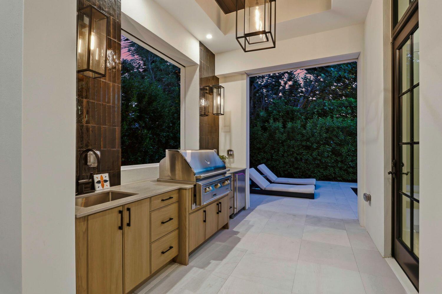 232 Linda Ln West Palm Beach, FL 33405