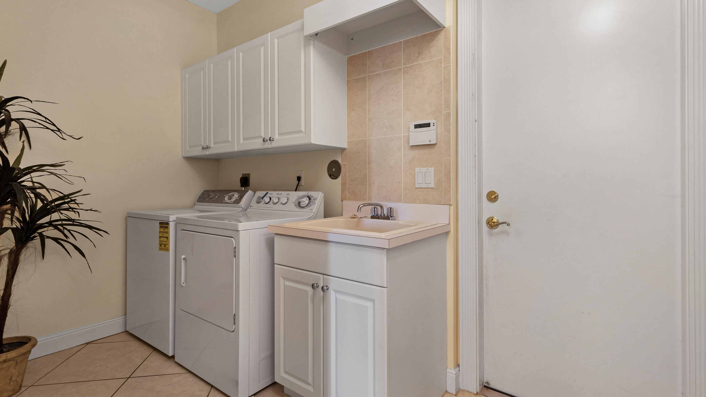 2761 SE 9th St Pompano Beach, FL 33062