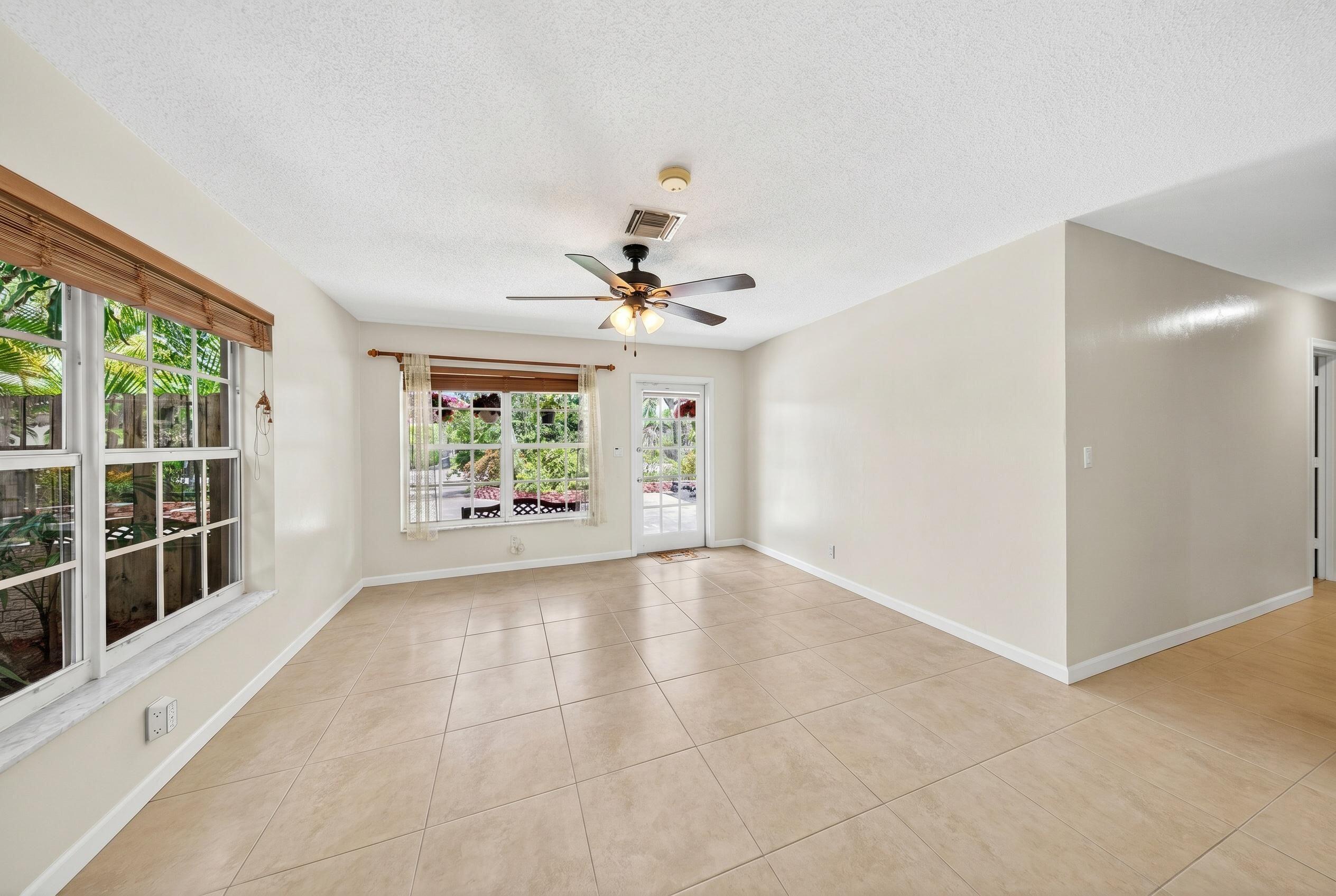 1540 NE 40th St Oakland Park, FL 33334