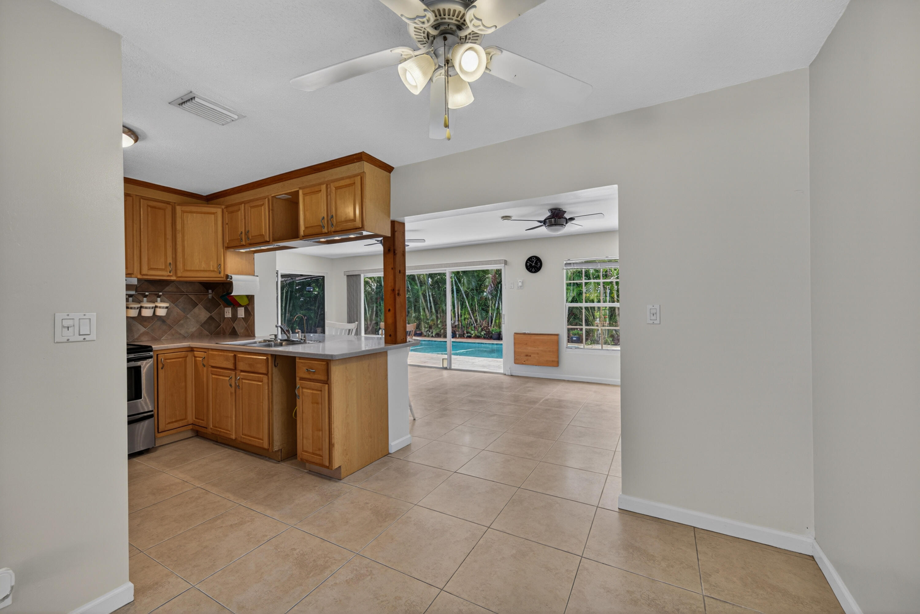 1540 NE 40th St Oakland Park, FL 33334