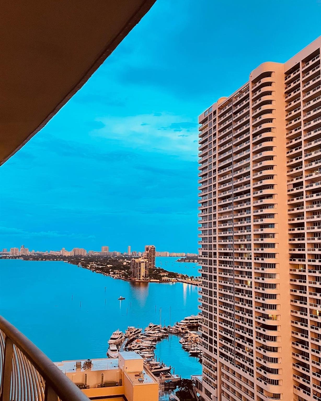 1750 N Bayshore Dr #2106