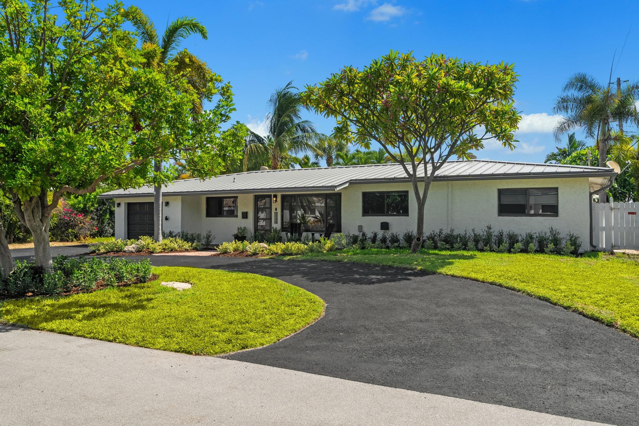 3246 NE 27th Ter