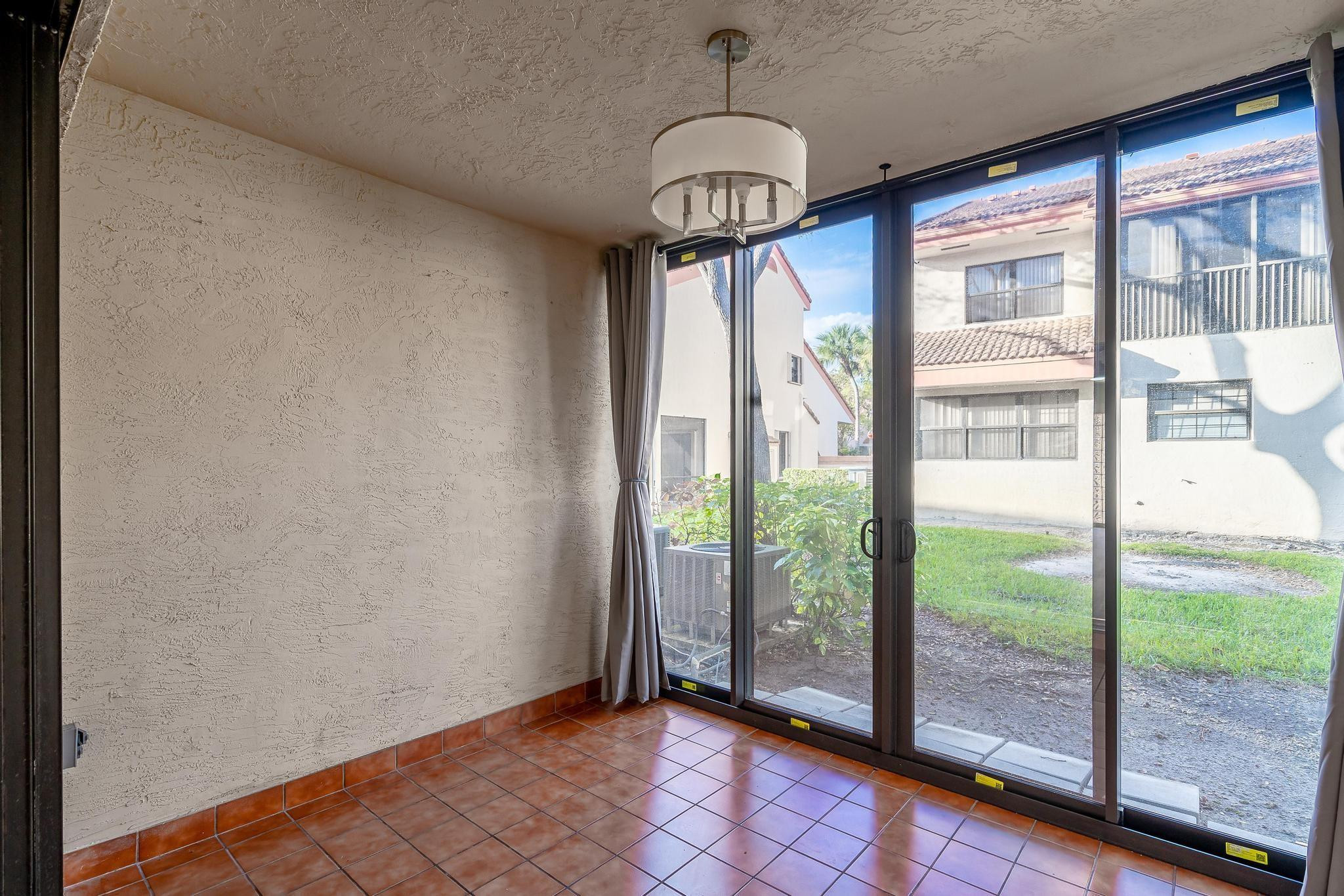 3351 Emerald Oaks Dr #103 Hollywood, FL 33021