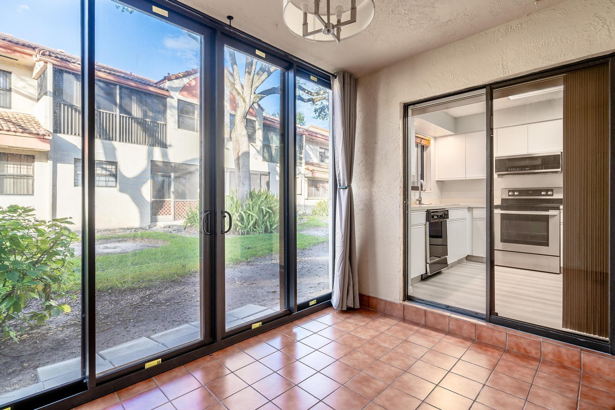 3351 Emerald Oaks Dr #103 Hollywood, FL 33021