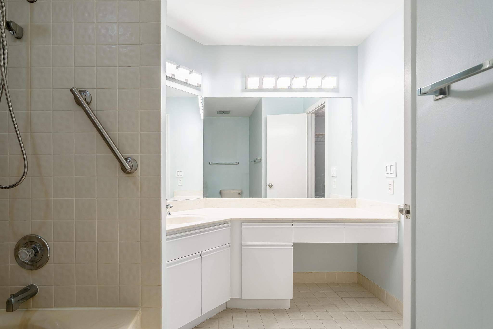 3351 Emerald Oaks Dr #103 Hollywood, FL 33021