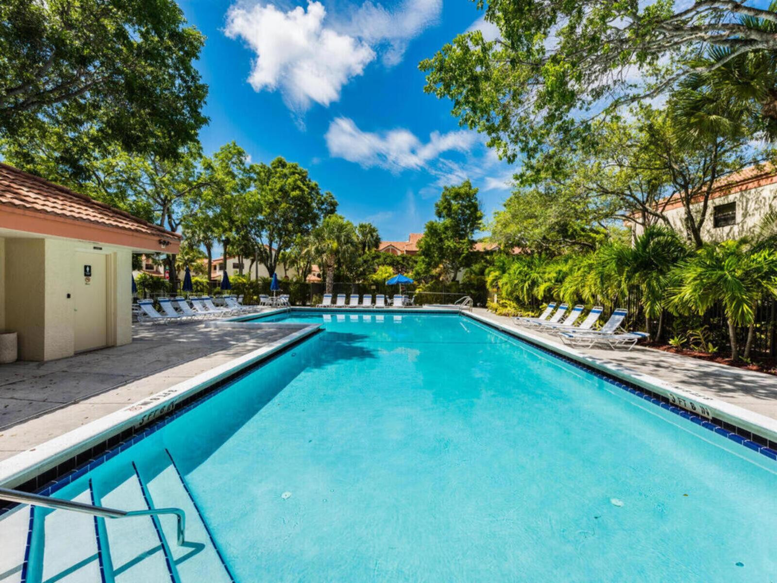 3351 Emerald Oaks Dr #103 Hollywood, FL 33021