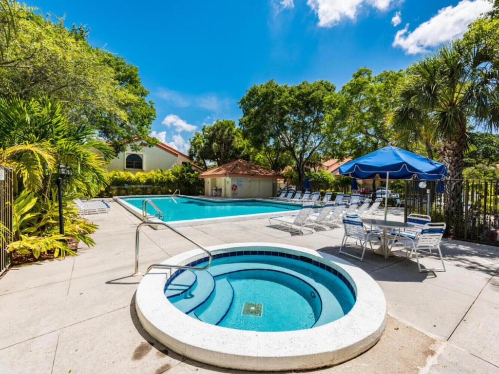 3351 Emerald Oaks Dr #103 Hollywood, FL 33021