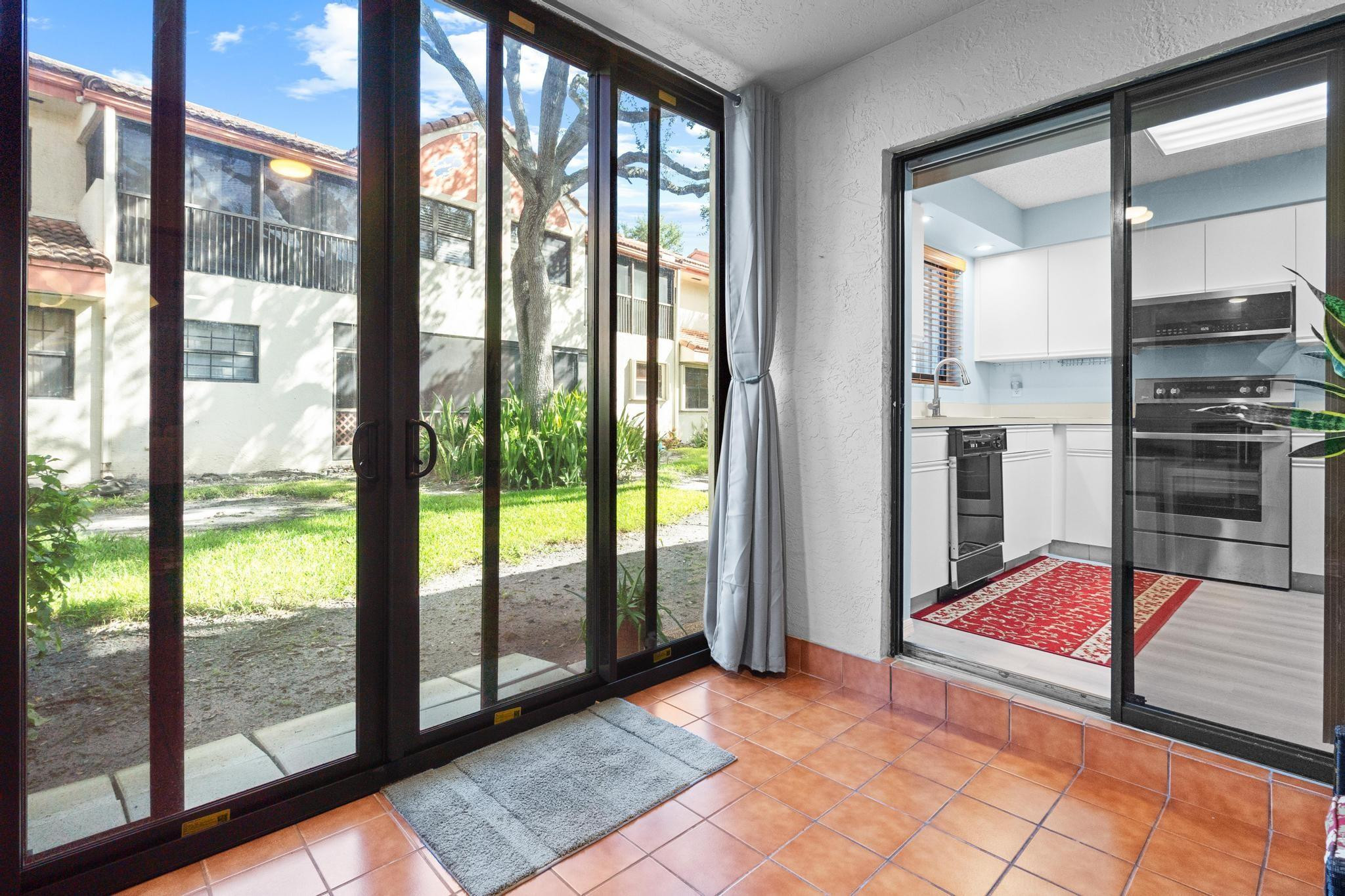 3351 Emerald Oaks Dr #103 Hollywood, FL 33021