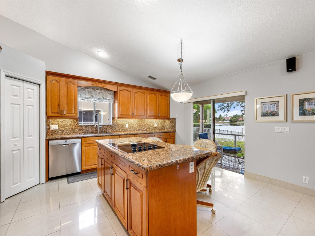 1011 NW 193rd Pembroke Pines, FL 33029