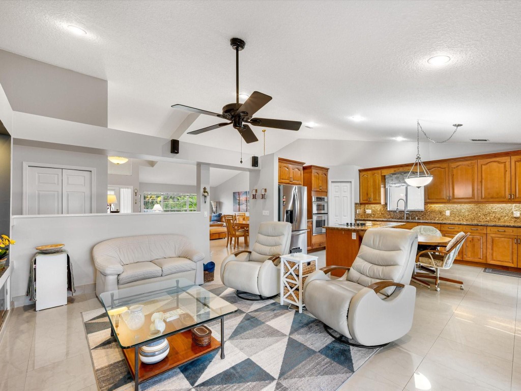 1011 NW 193rd Pembroke Pines, FL 33029