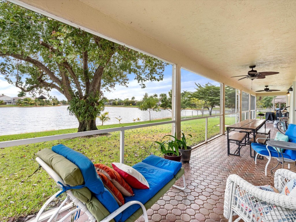 1011 NW 193rd Pembroke Pines, FL 33029