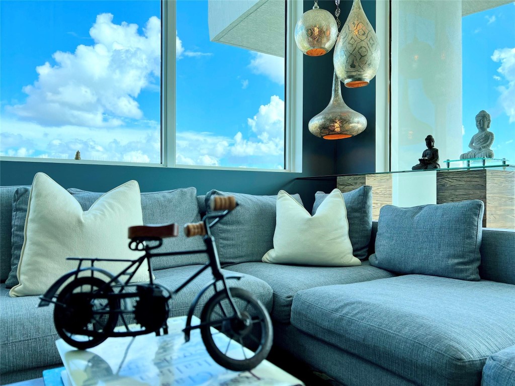 315 NE 3rd #2107 Fort Lauderdale, FL 33301