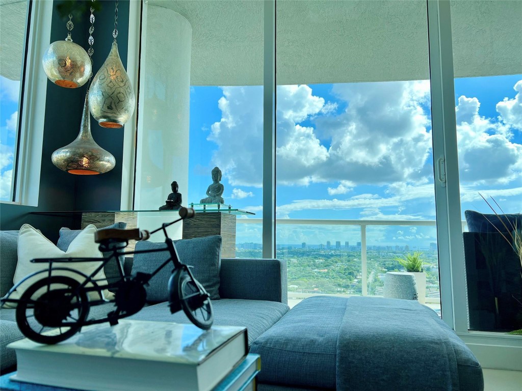 315 NE 3rd #2107 Fort Lauderdale, FL 33301