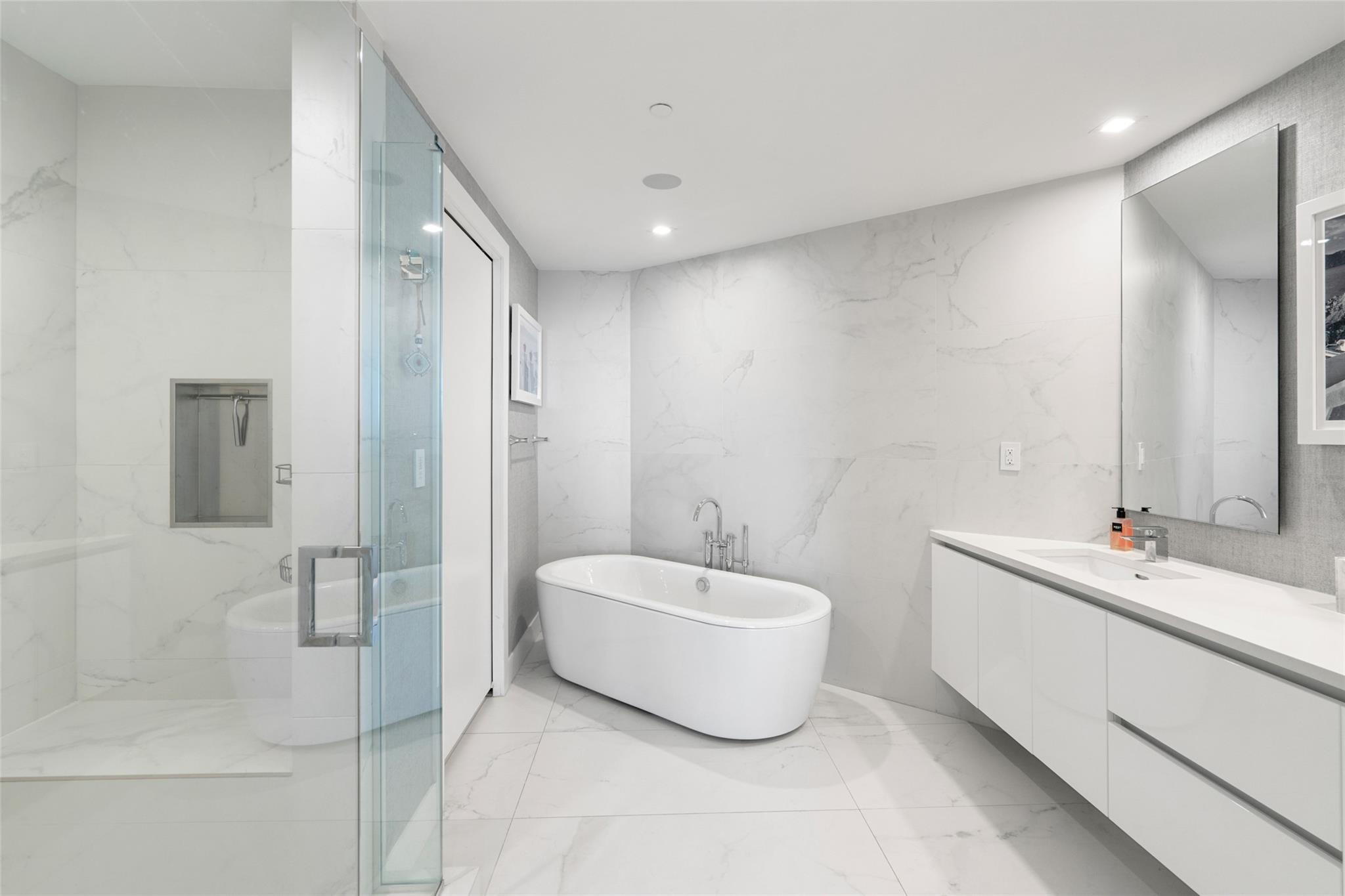 730 N Ocean #1502 Pompano Beach, FL 33062