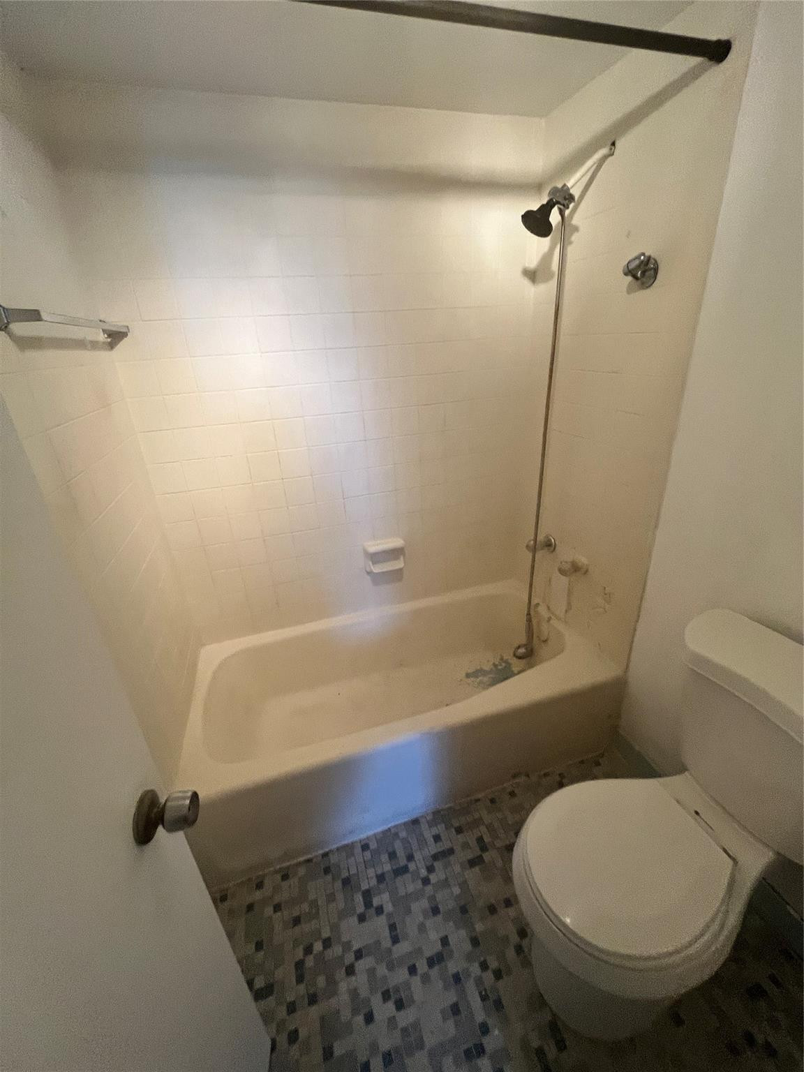 2841 NE 163rd #102 North Miami Beach, FL 33160