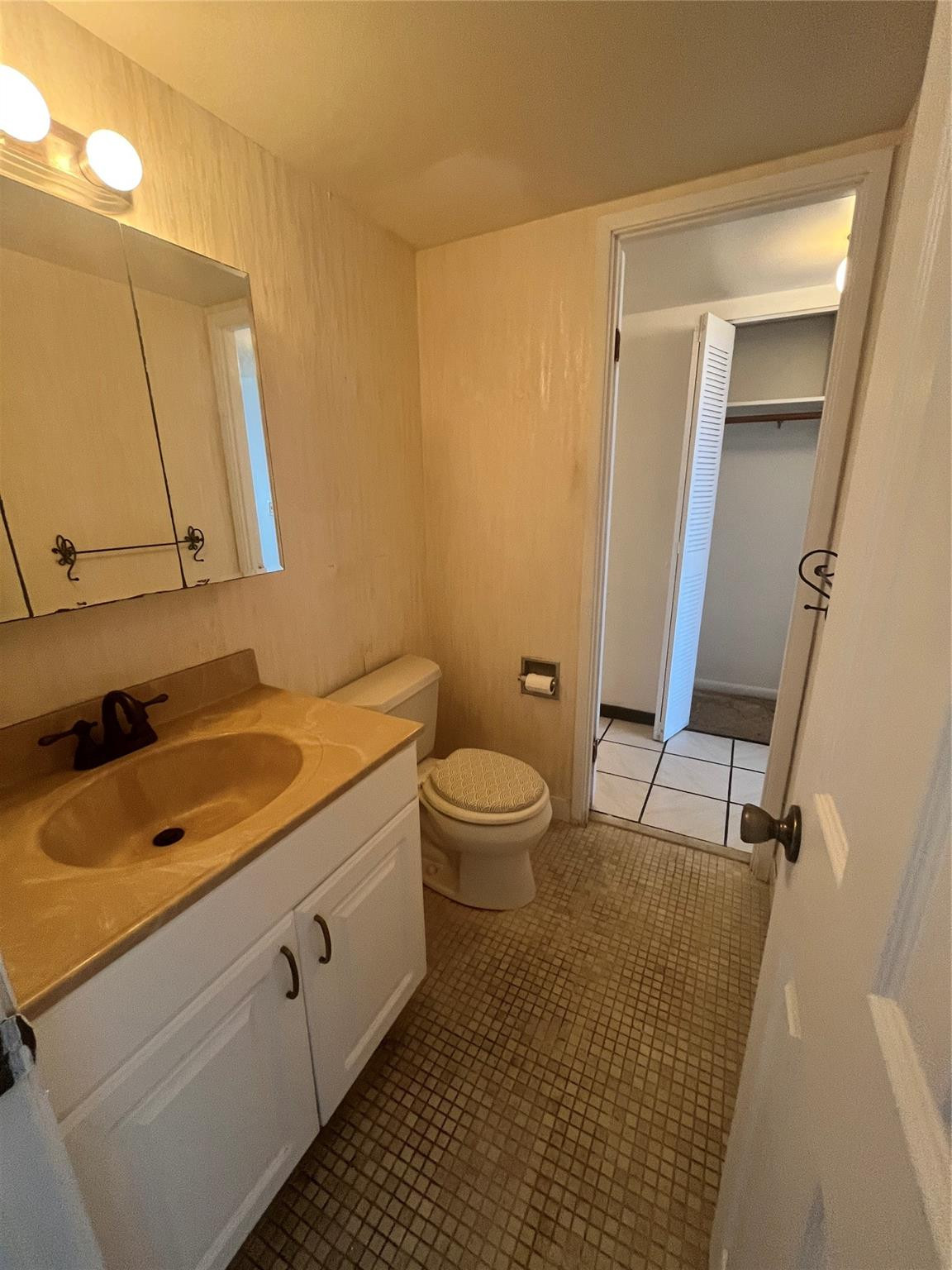 2841 NE 163rd #102 North Miami Beach, FL 33160